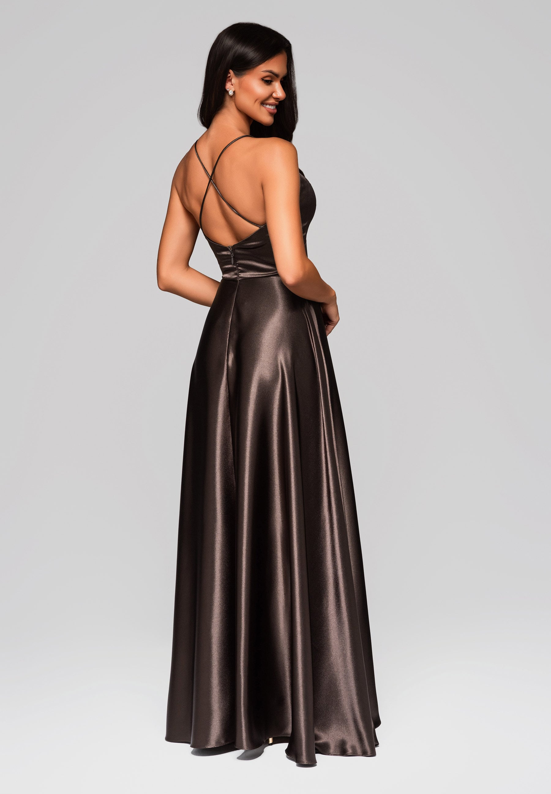 Braunes Maxi-Abendkleid aus Satin — 7