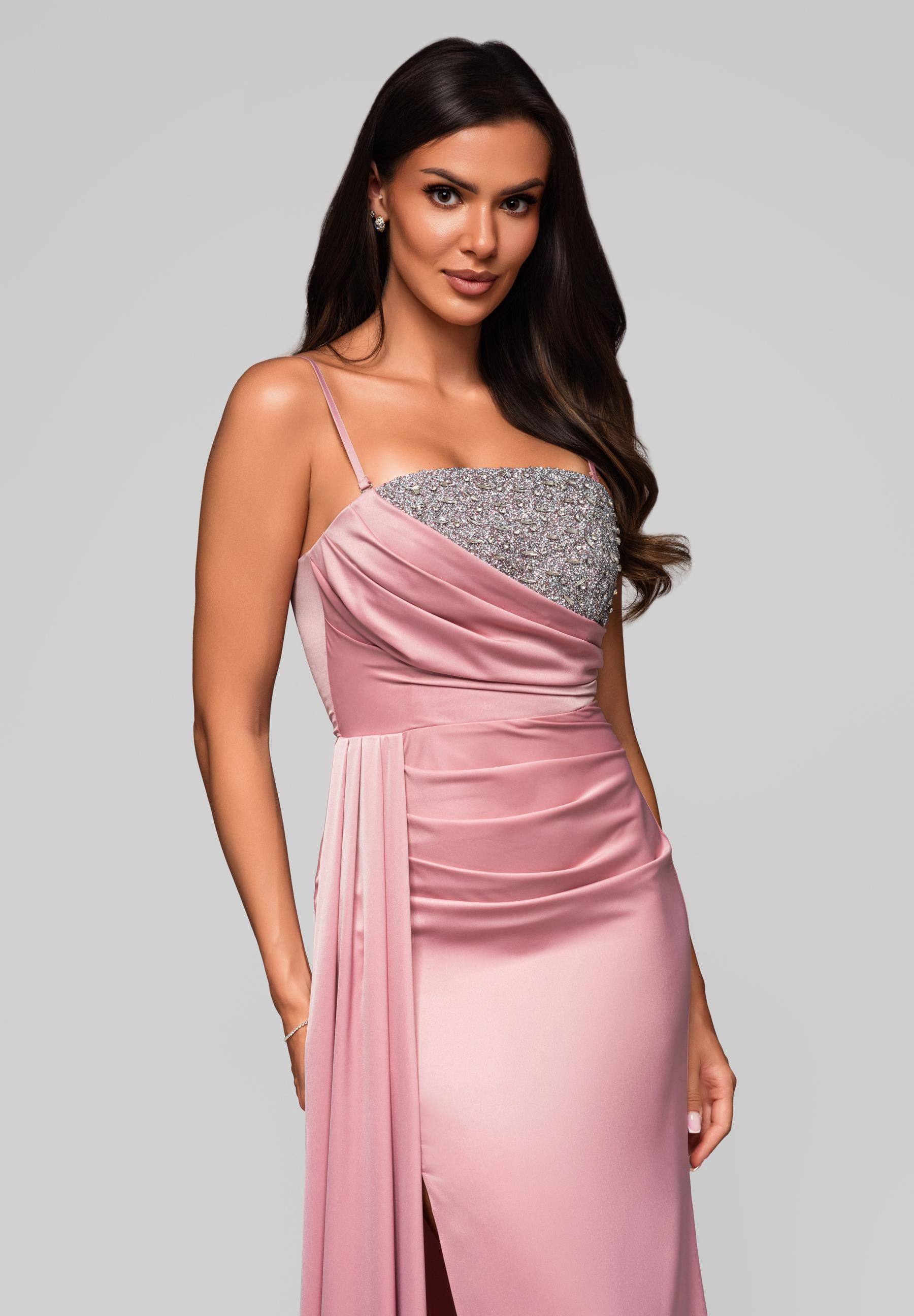 Rosa Maxi-Abendkleid aus Satin mit geradem Ausschnitt — 2