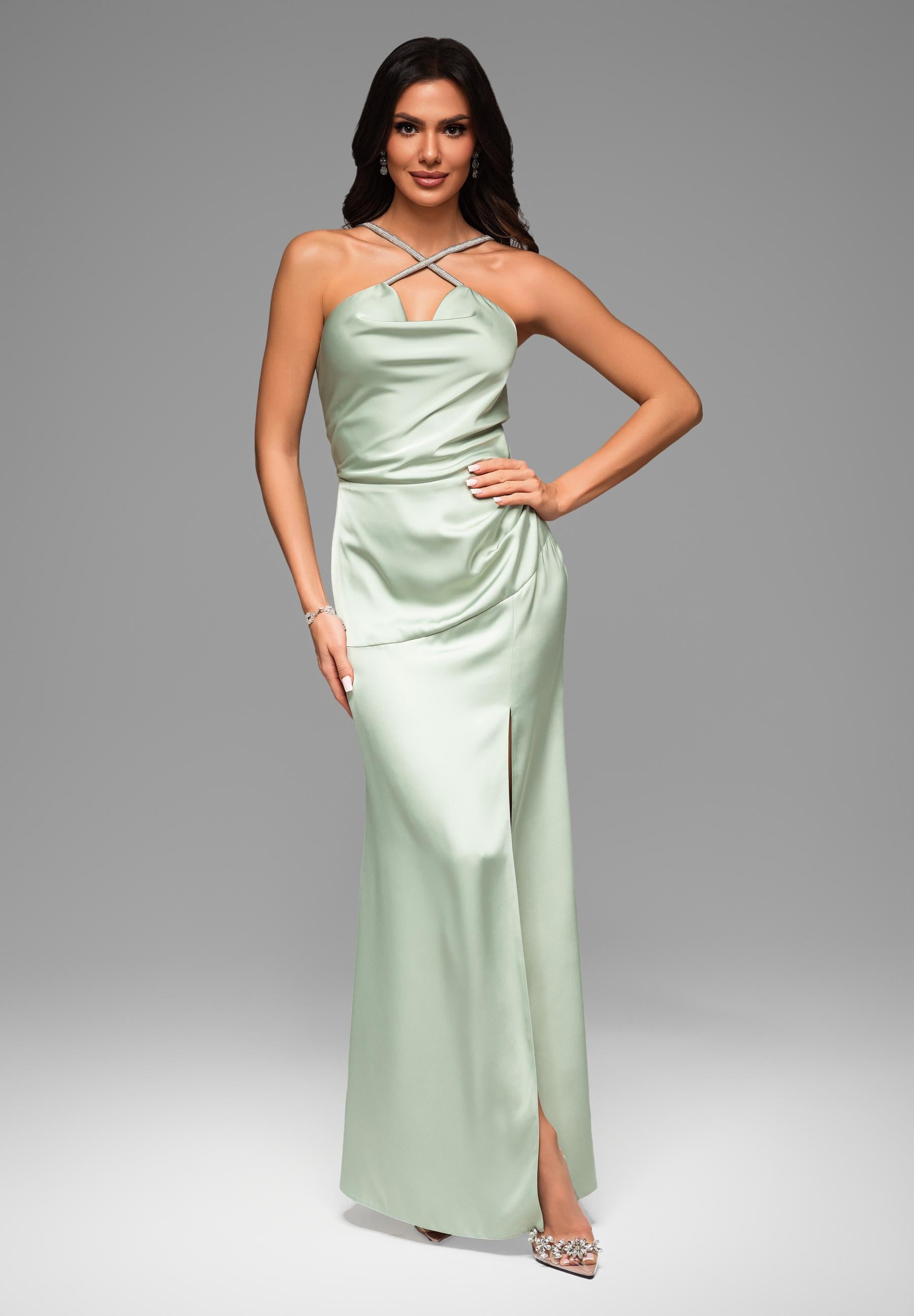 Pistaziengrünes Maxi-Abendkleid aus Satin — 3