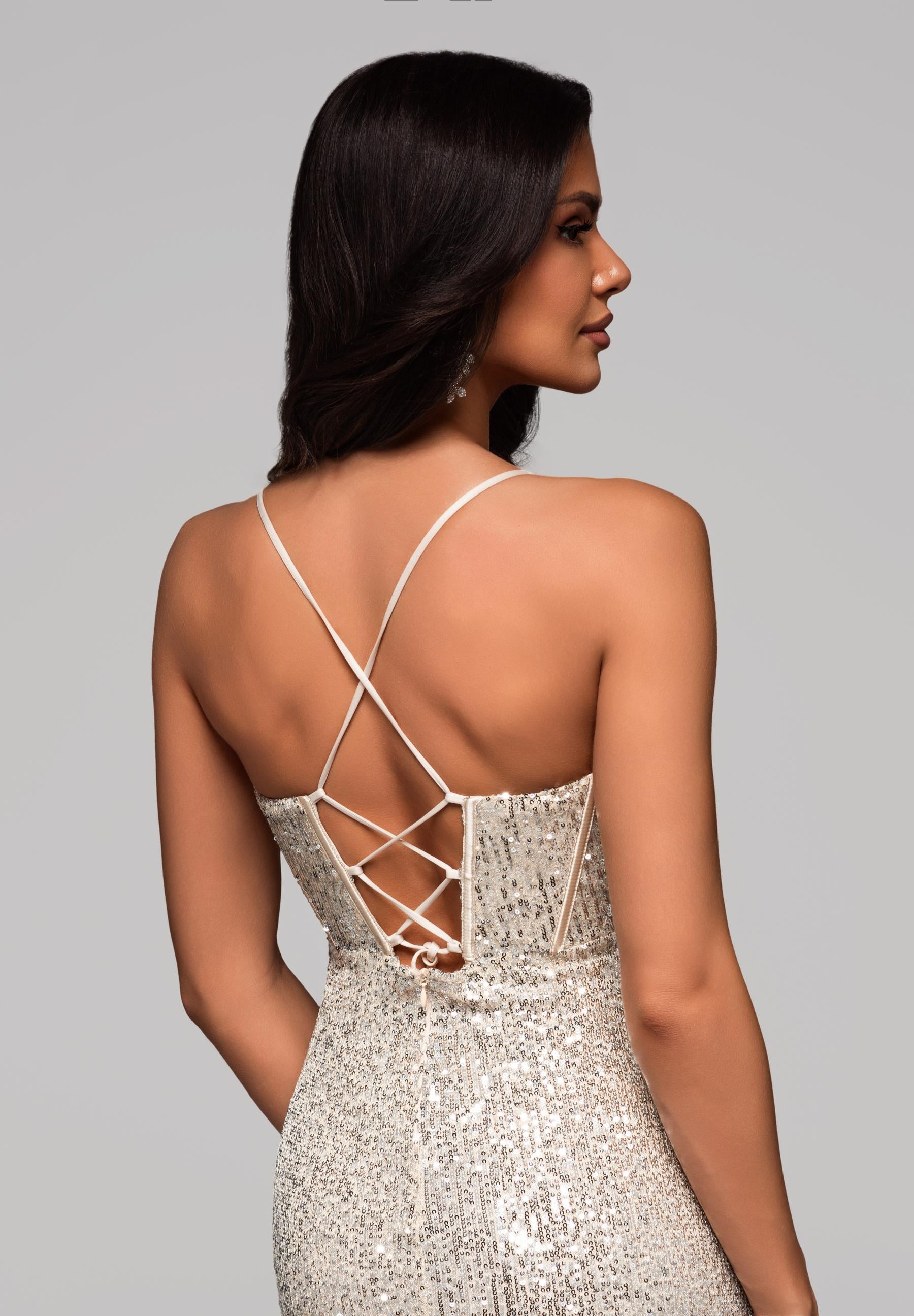 Beiges Mini-Abendkleid mit Pailletten und Herzausschnitt — 6
