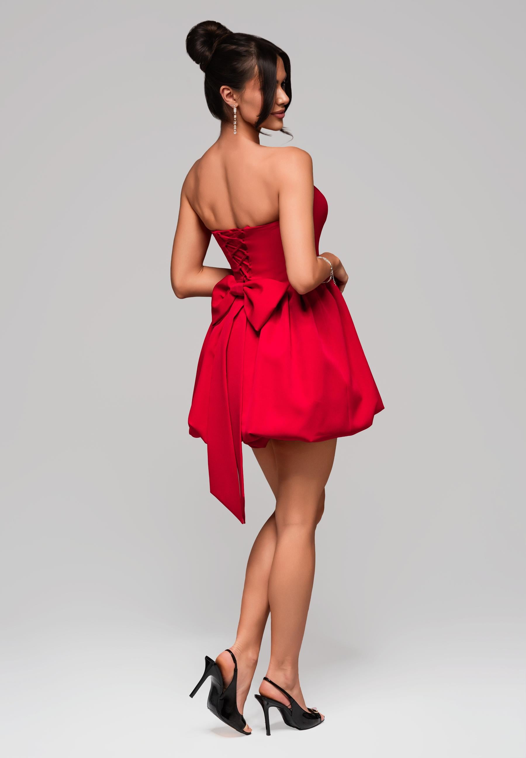 Rotes Mini-Abendkleid mit geradem Ausschnitt — 6