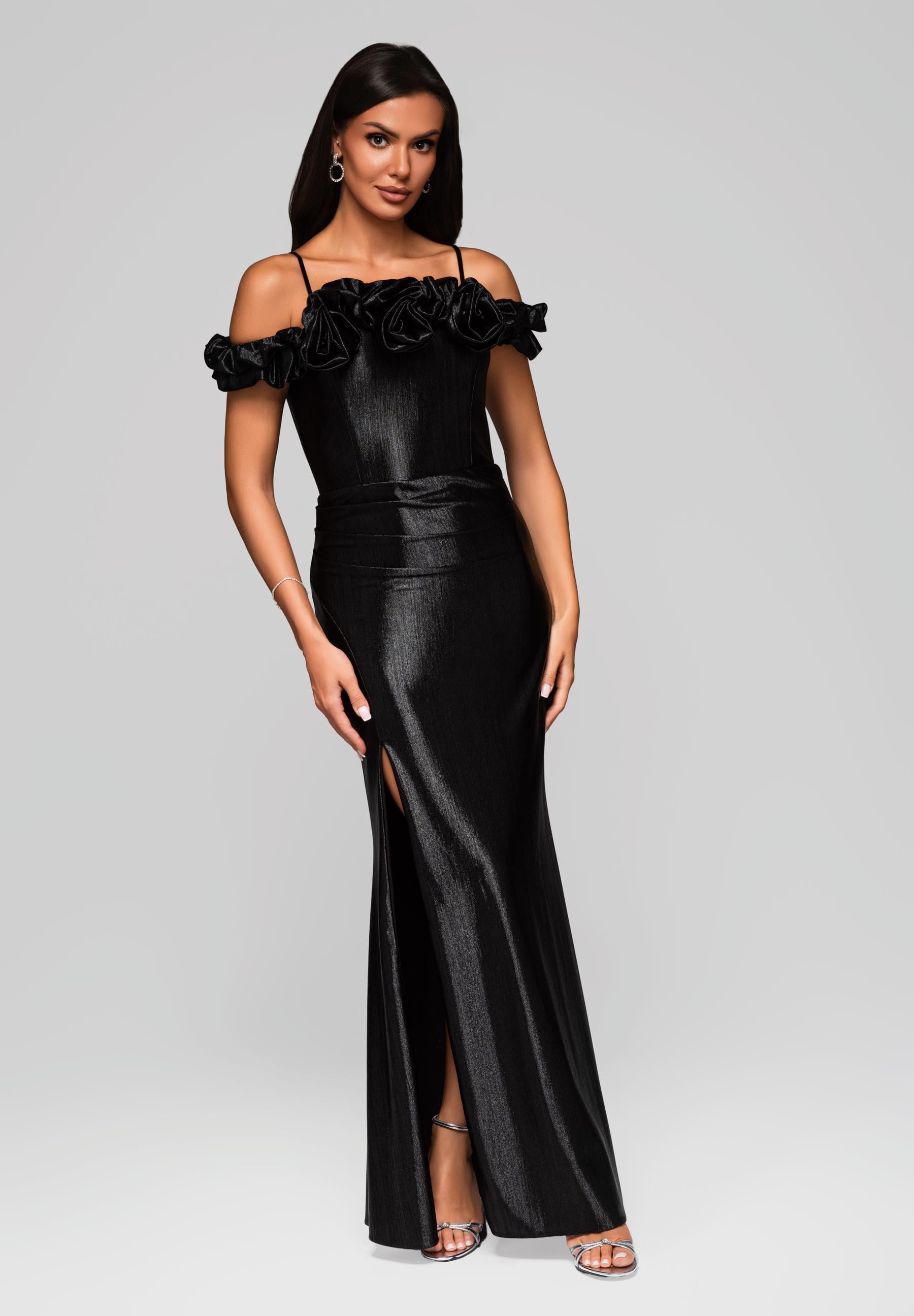 Schwarzes glänzendes Maxi-Abendkleid mit Trägern — 5