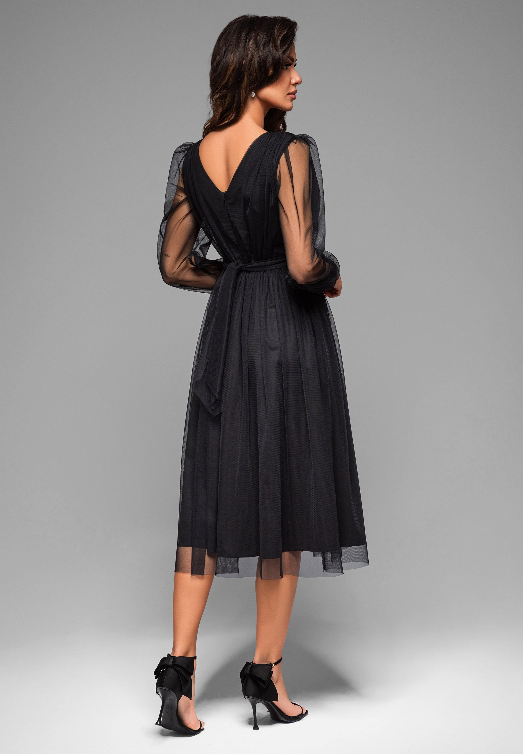 Schwarzes Midi-Abendkleid aus Tüll mit V-Ausschnitt — 4