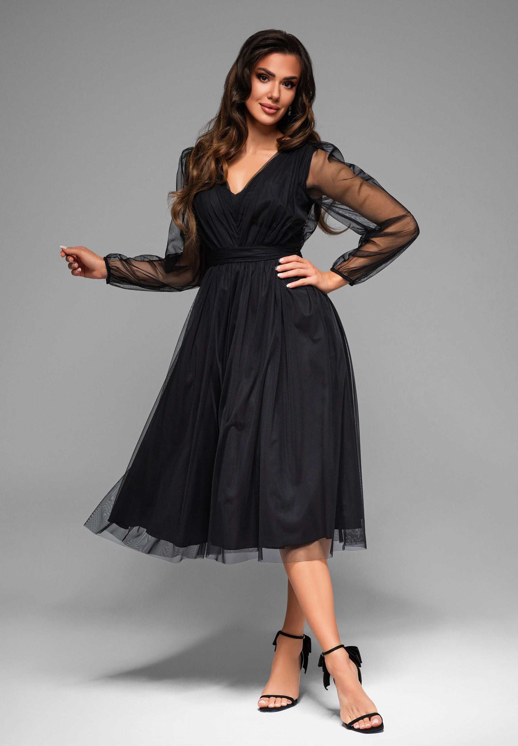 Schwarzes Midi-Abendkleid aus Tüll mit V-Ausschnitt — 5