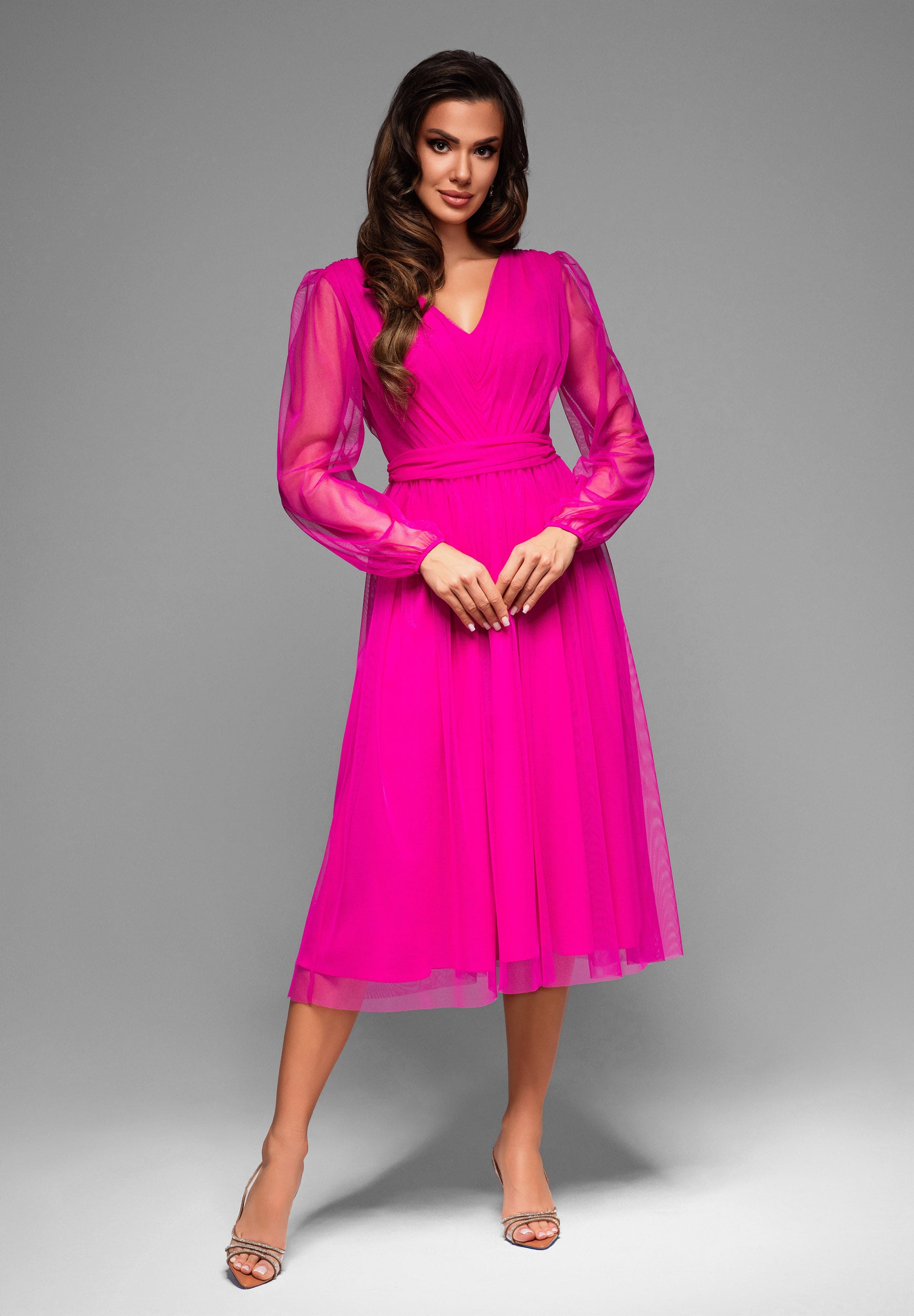Fuchsiafarbenes Midi-Abendkleid aus Tüll mit V-Ausschnitt — 1