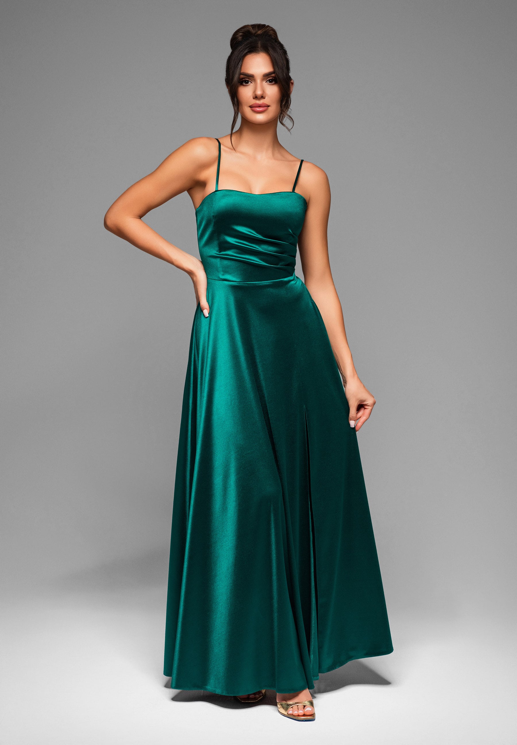 Flaschengrünes Maxi-Abendkleid aus Satin — 6