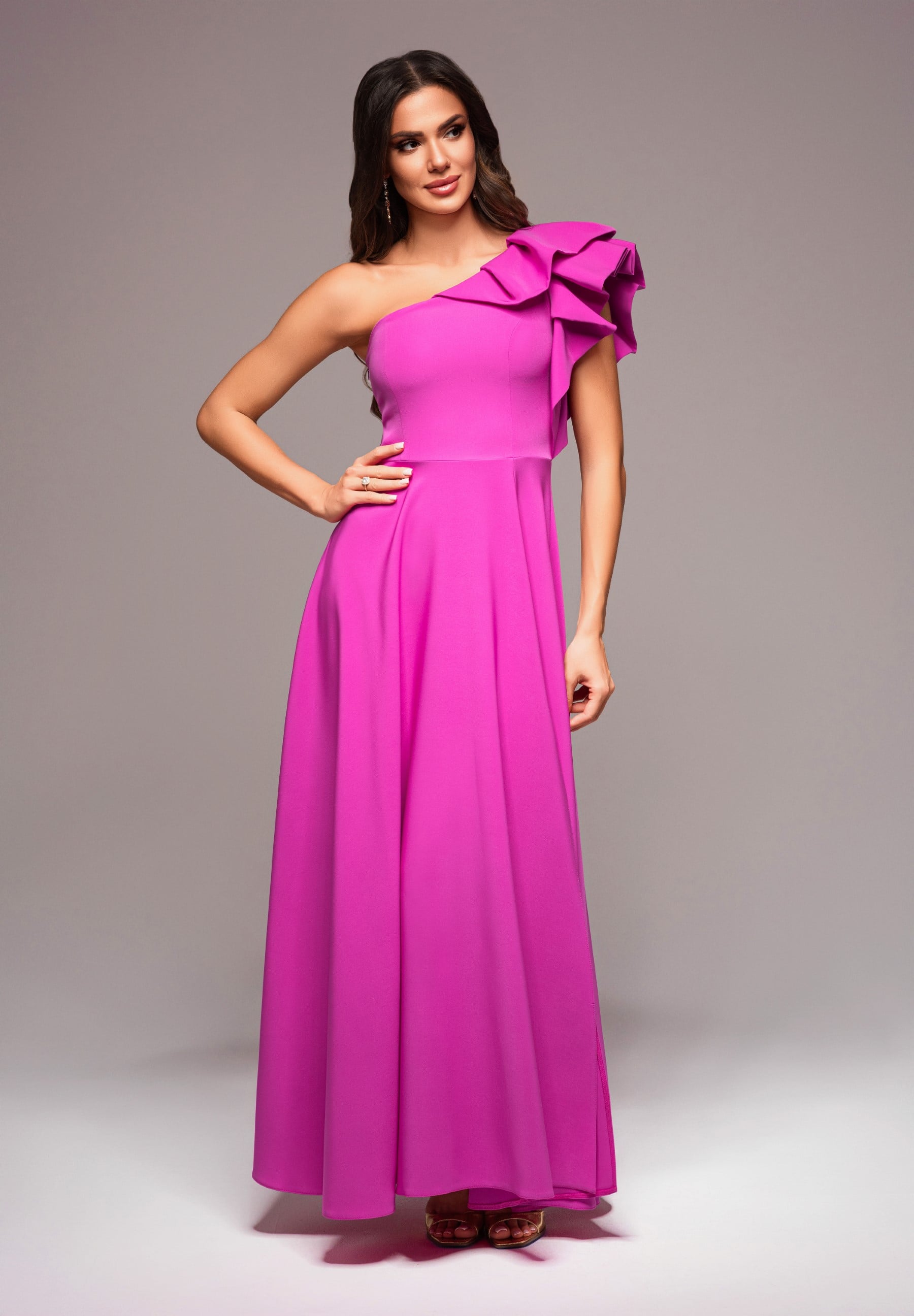 Fuchsiafarbenes Maxi-Abendkleid mit asymmetrischem Ausschnitt — 5