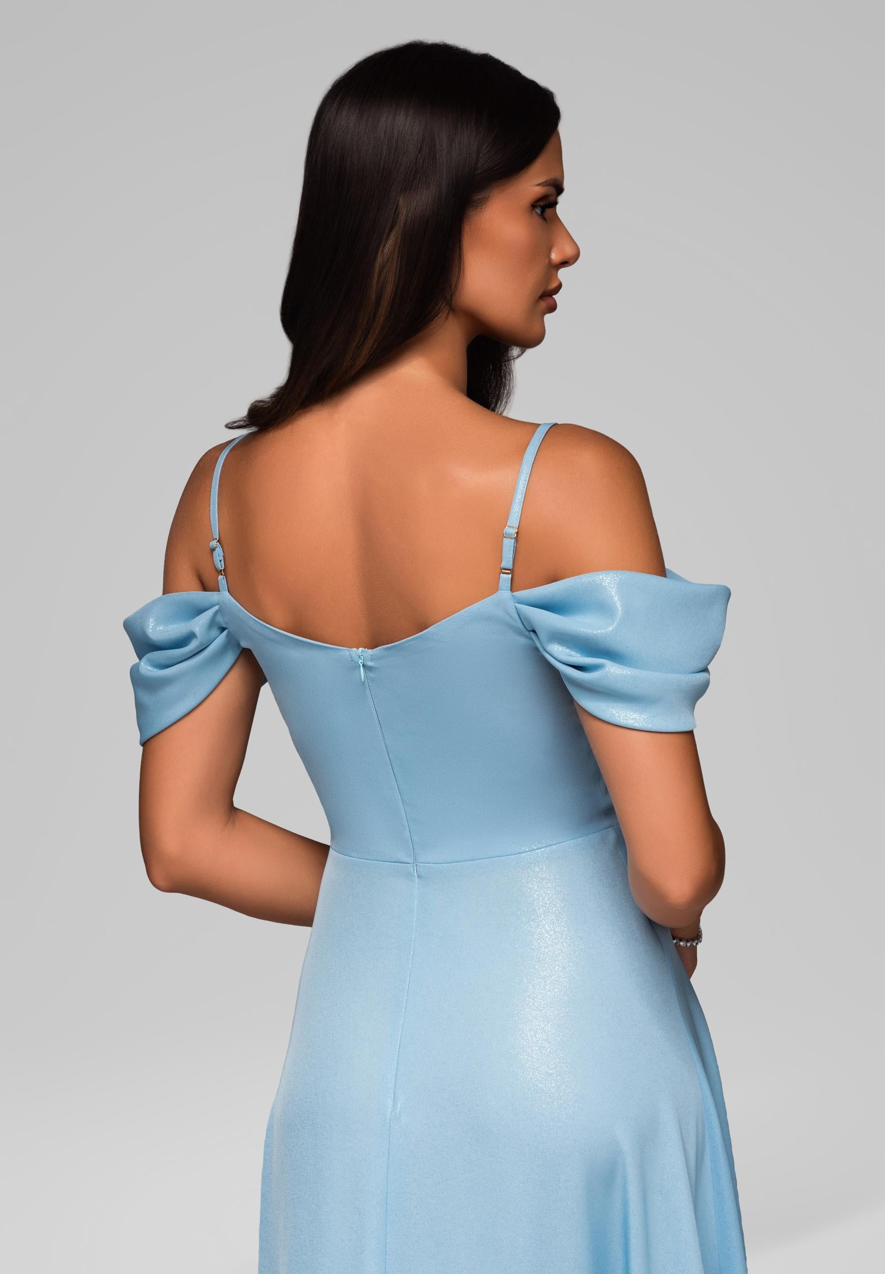 Hellblaues glänzendes Maxi-Abendkleid — 6