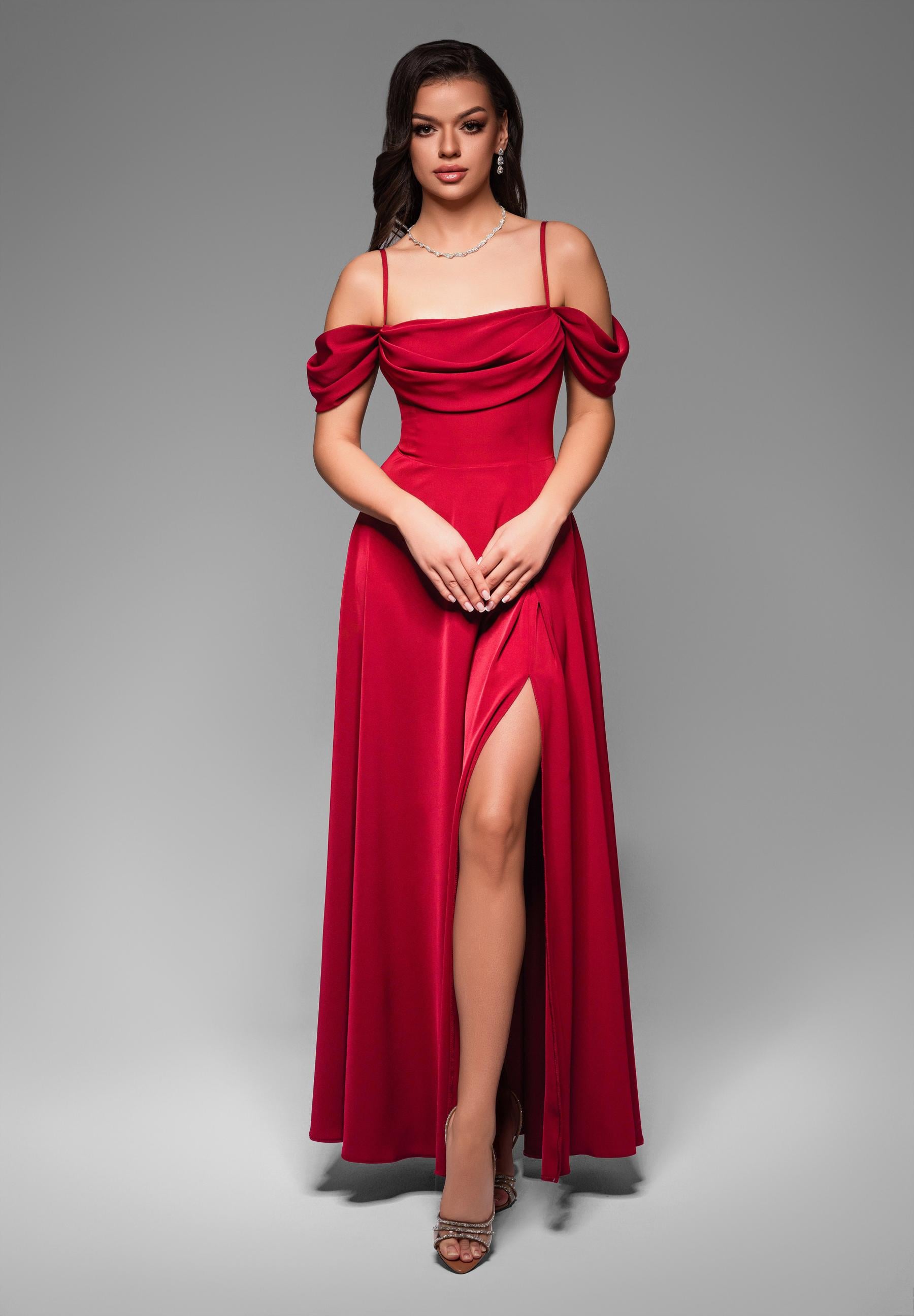 Rotes glänzendes Maxi-Abendkleid — 3