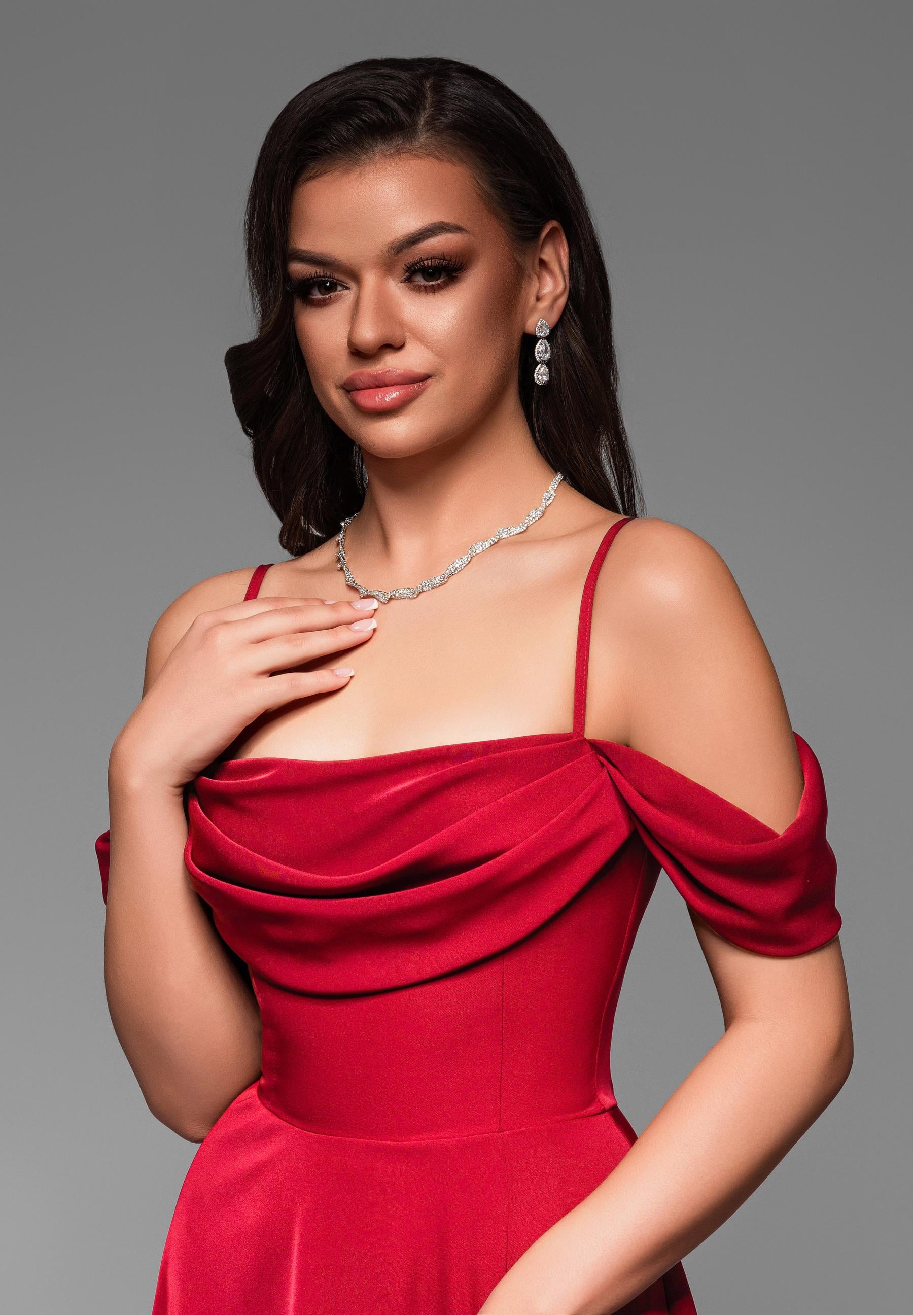 Rotes glänzendes Maxi-Abendkleid — 4