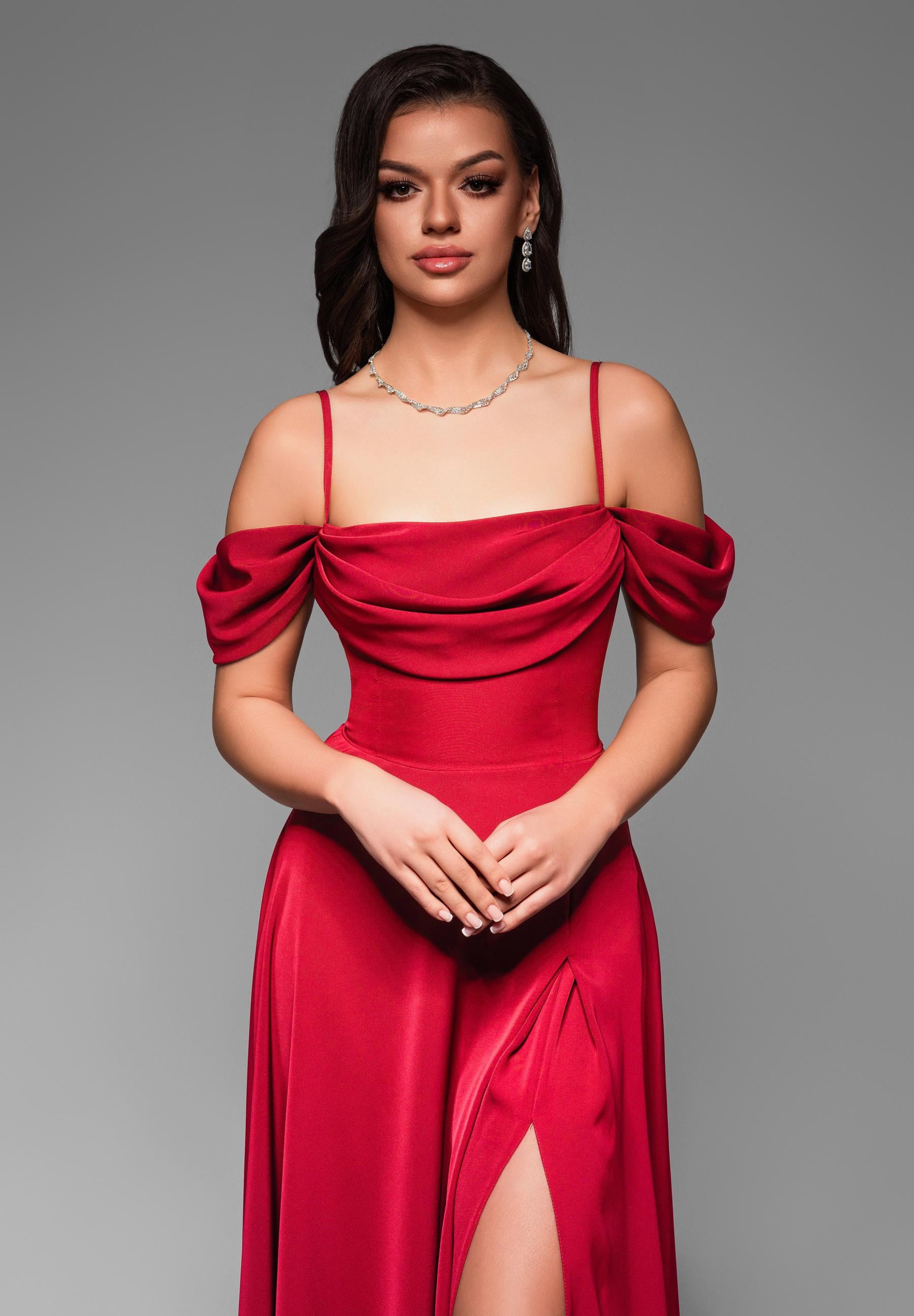 Rotes glänzendes Maxi-Abendkleid — 2