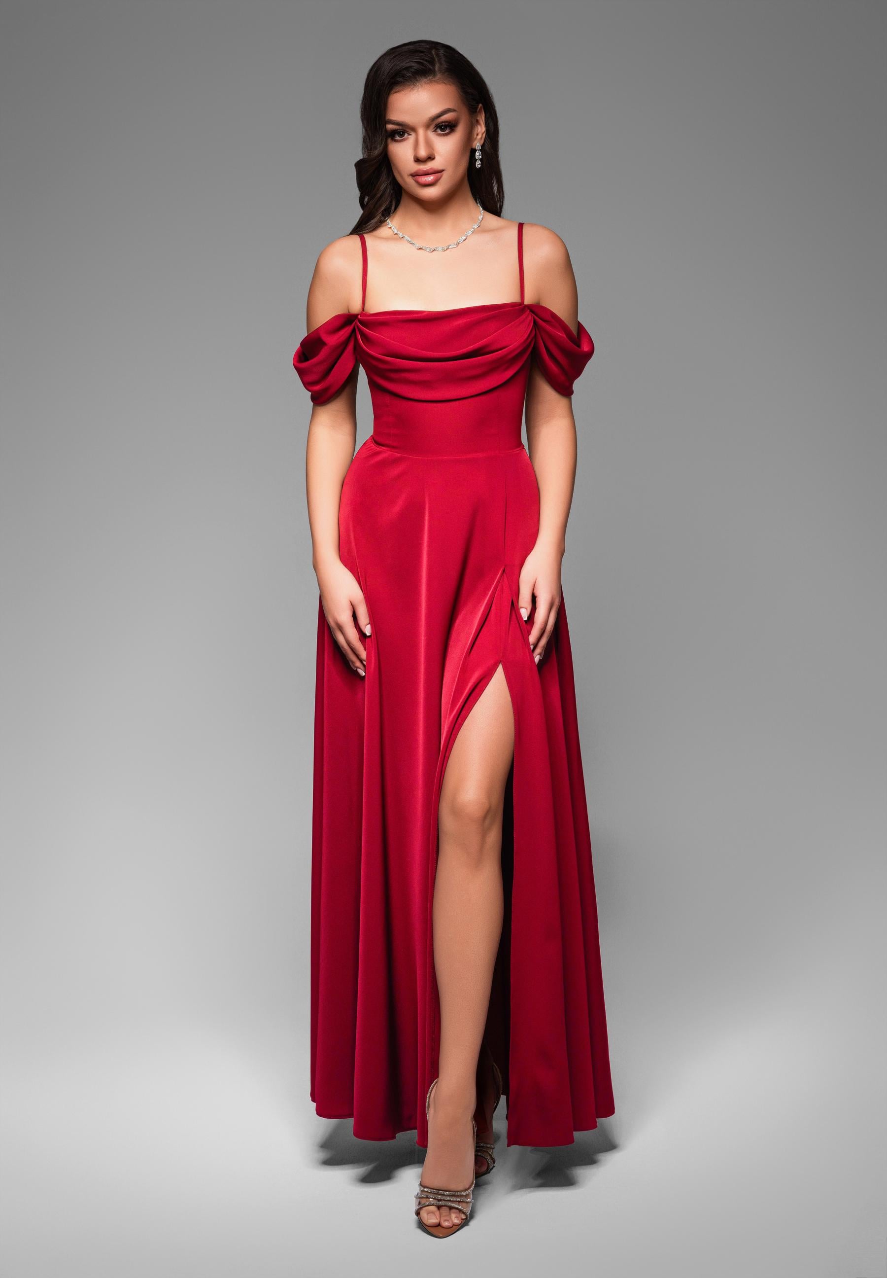 Rotes glänzendes Maxi-Abendkleid — 5
