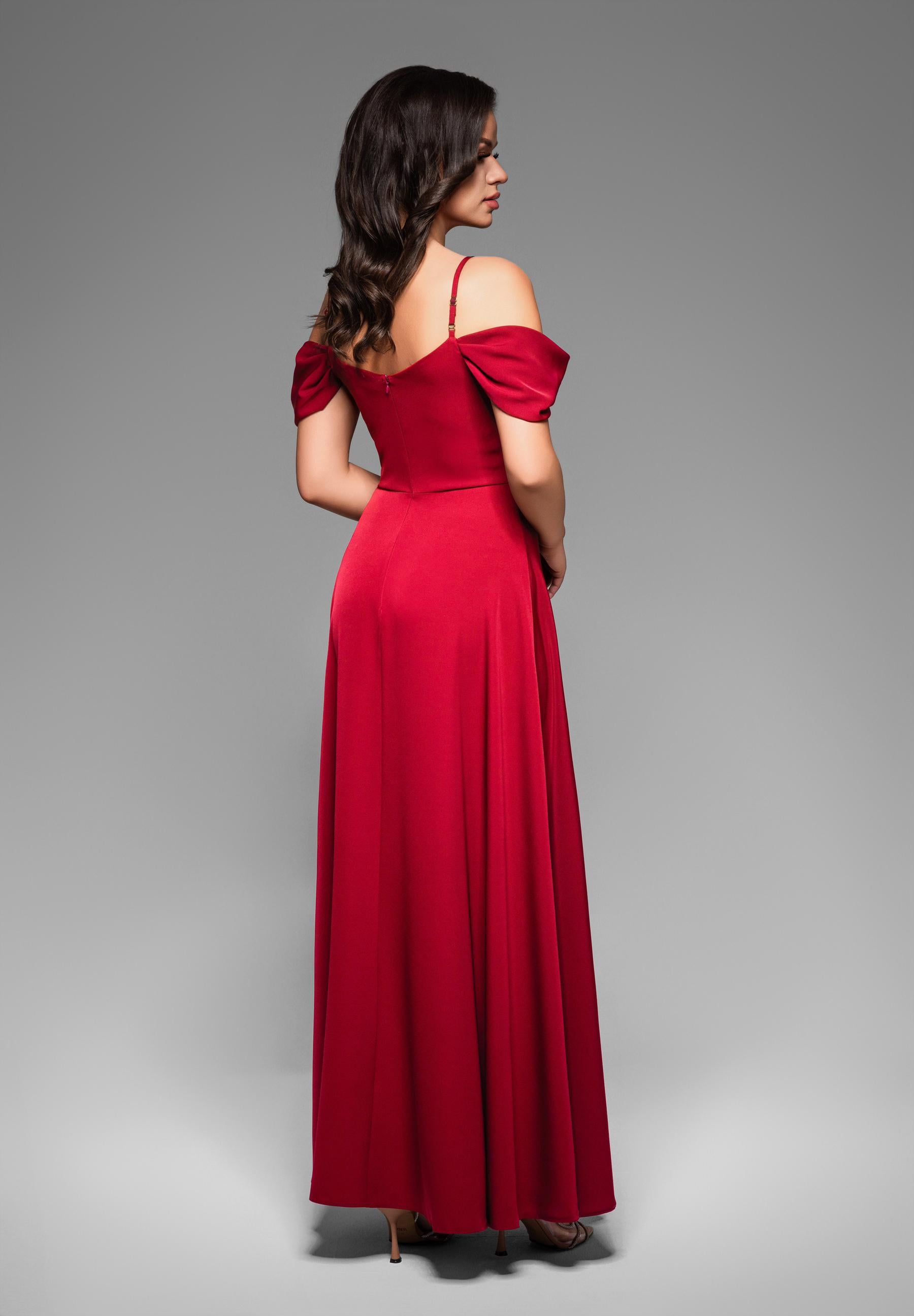 Rotes glänzendes Maxi-Abendkleid — 7