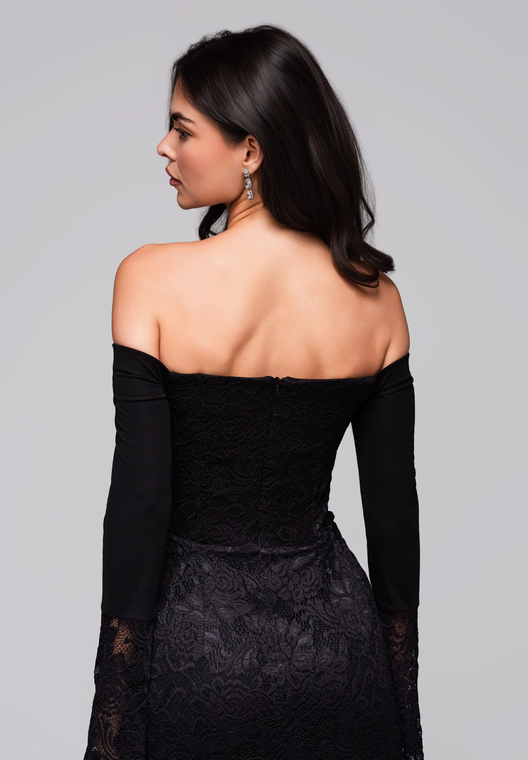 Schwarzes Maxi-Abendkleid aus Spitze mit geradem Ausschnitt — 7