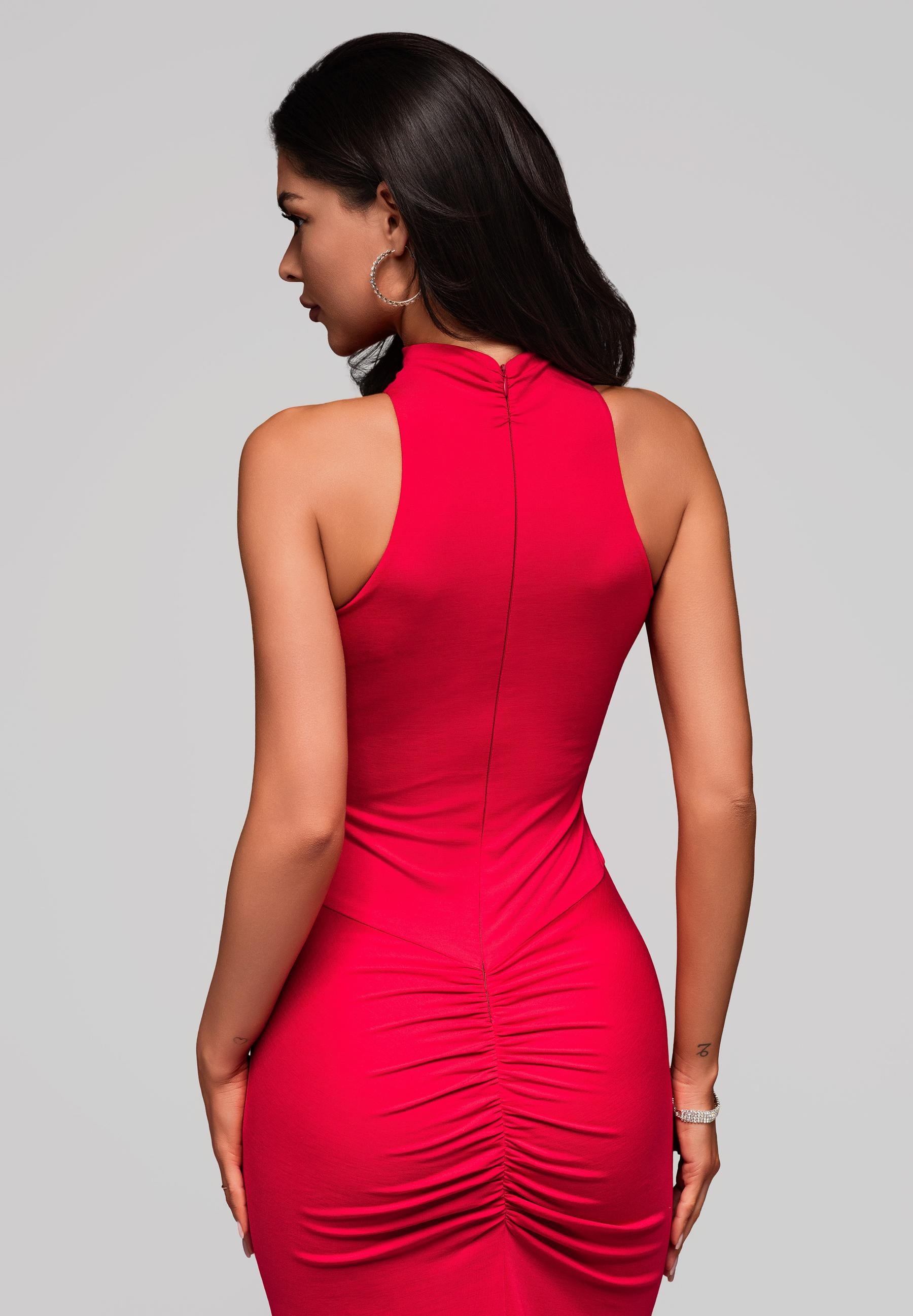 Rotes Maxi-Abendkleid mit Stehkragen und Neckholder — 6