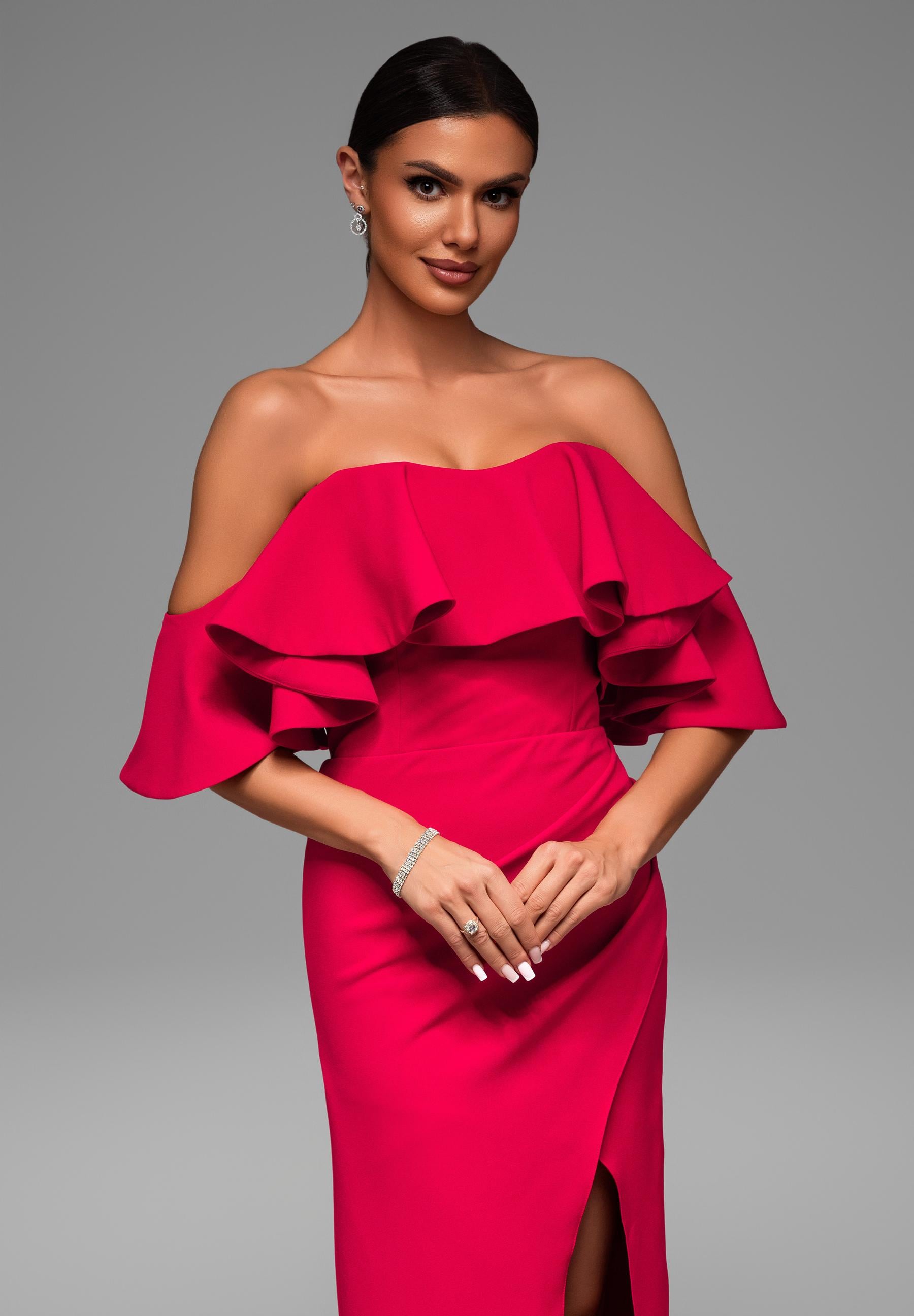 Rotes schulterfreies Maxi-Abendkleid — 2