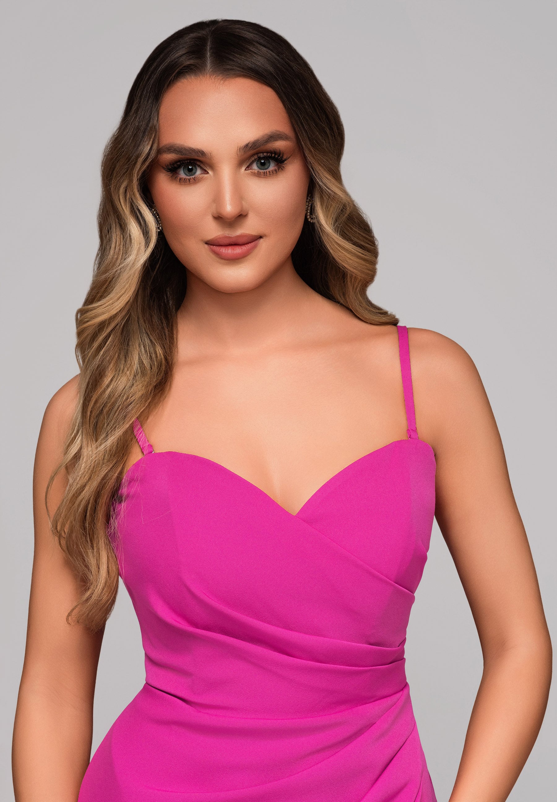 Fuchsiafarbenes Maxi-Abendkleid mit Wickelausschnitt — 2