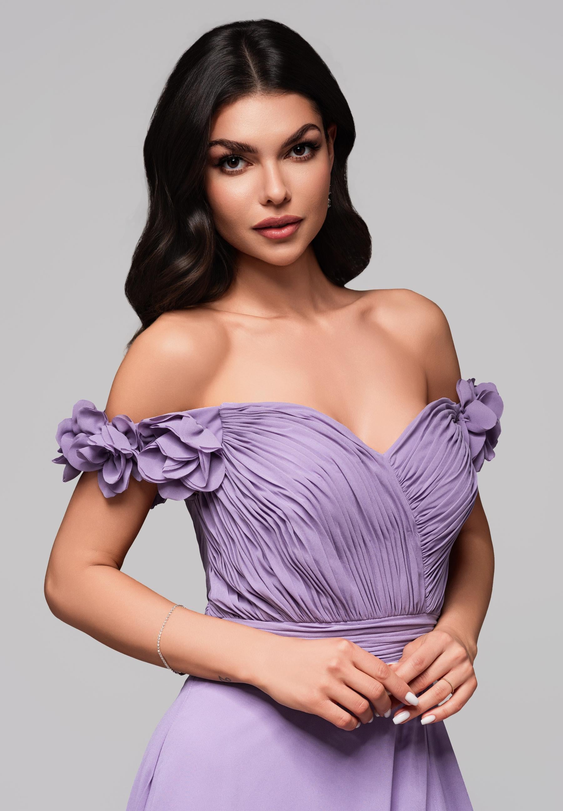 Violettes Maxi-Abendkleid mit Carmen-Ausschnitt — 2