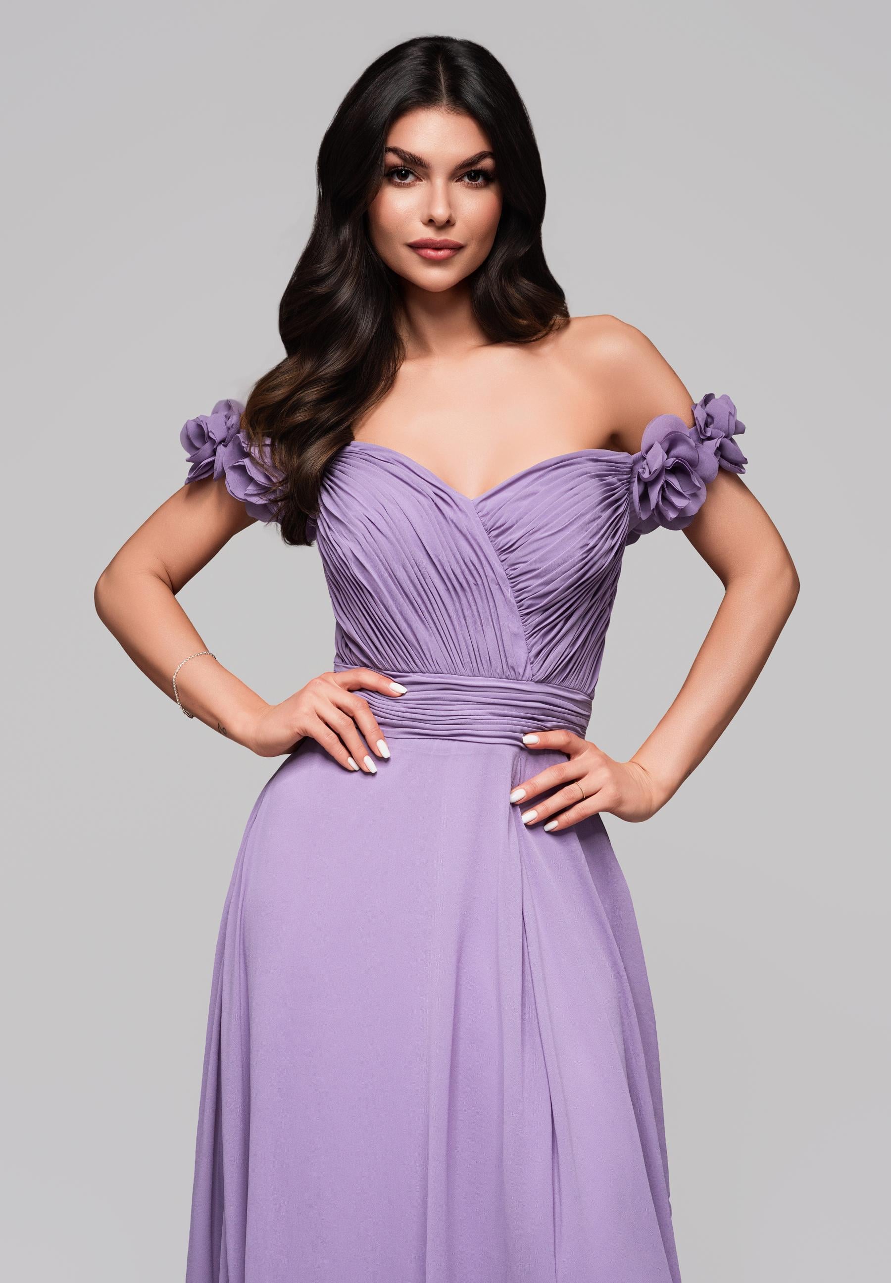 Violettes Maxi-Abendkleid mit Carmen-Ausschnitt — 4