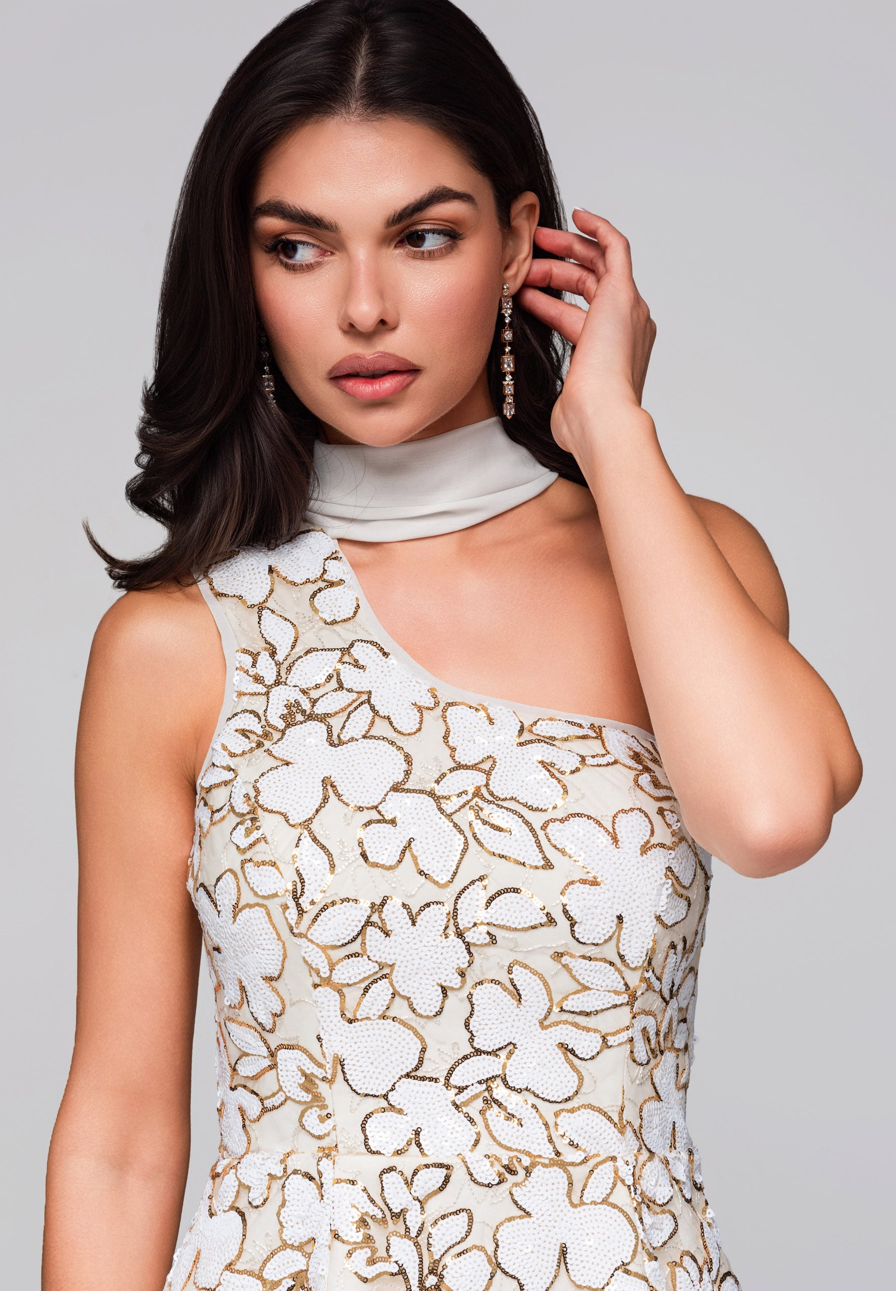 Weißes Abendkleid — 3
