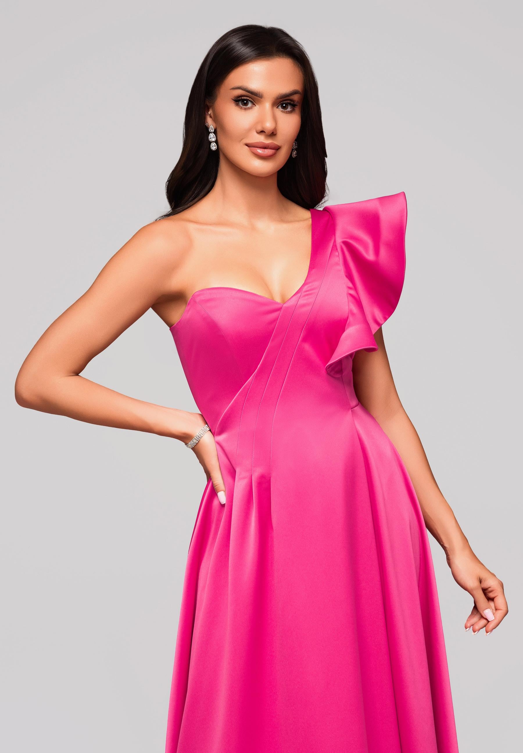 Fuchsiafarbenes Maxi-Abendkleid aus Satin — 6