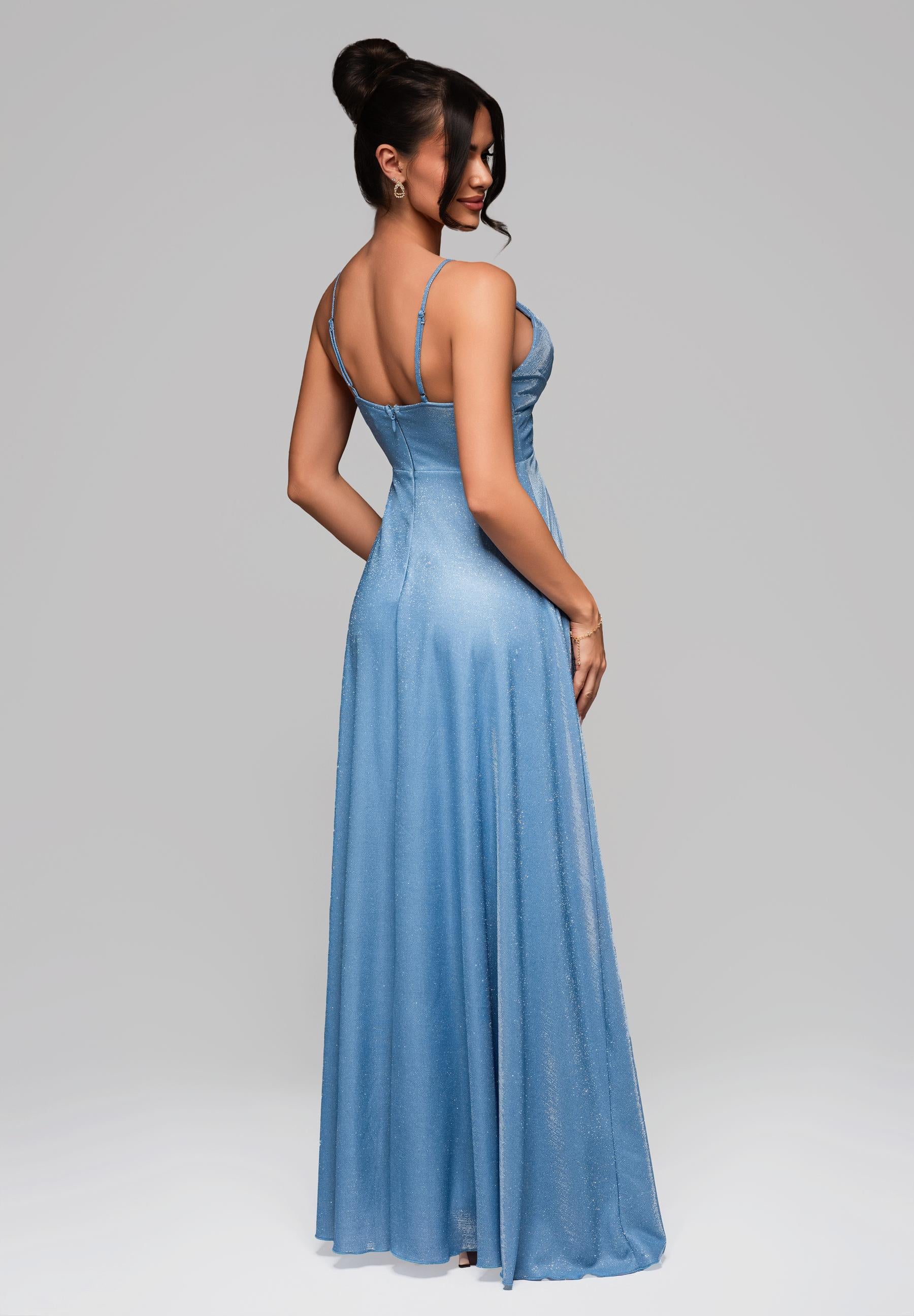 Hellblaues glänzendes Maxi-Abendkleid — 7