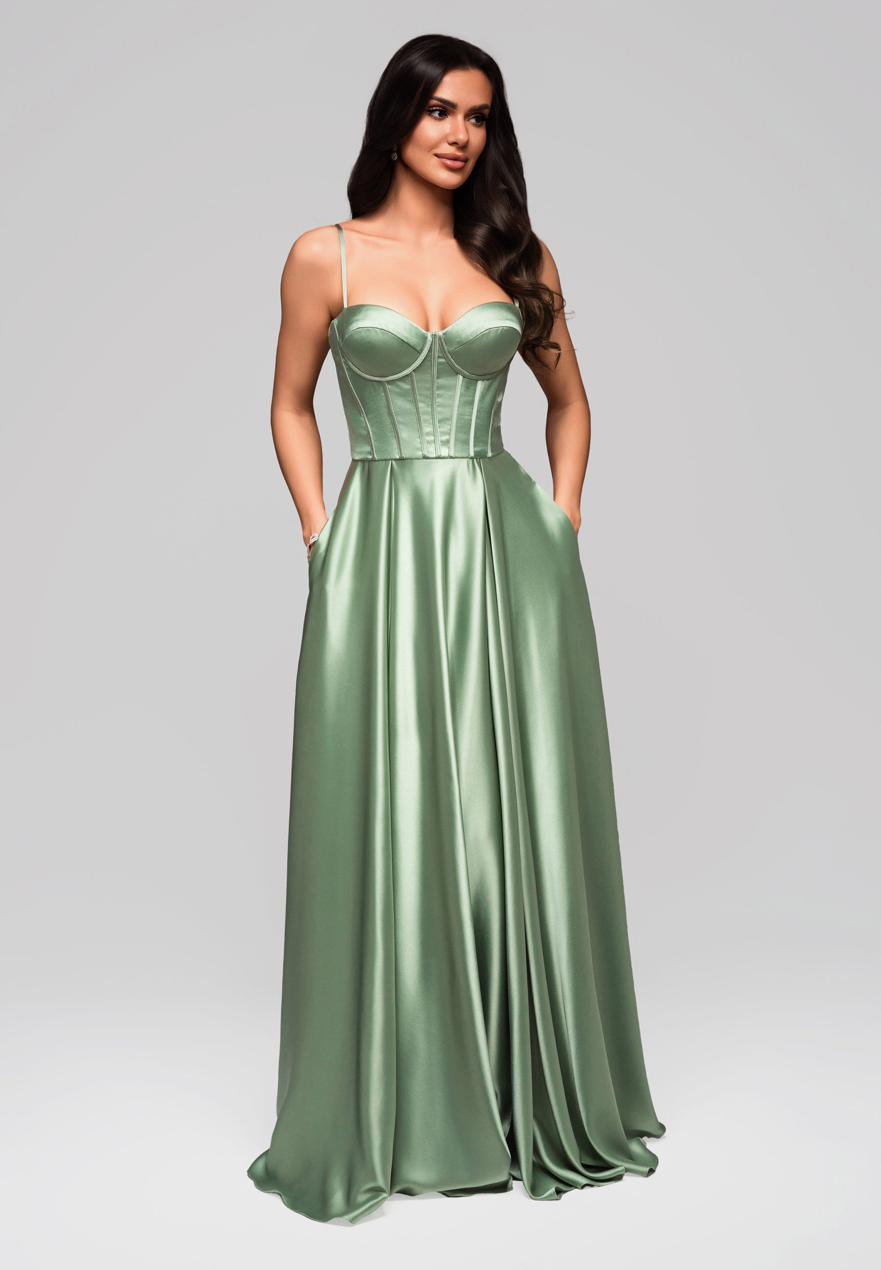 Hellgrünes Maxi-Abendkleid aus Satin — 5