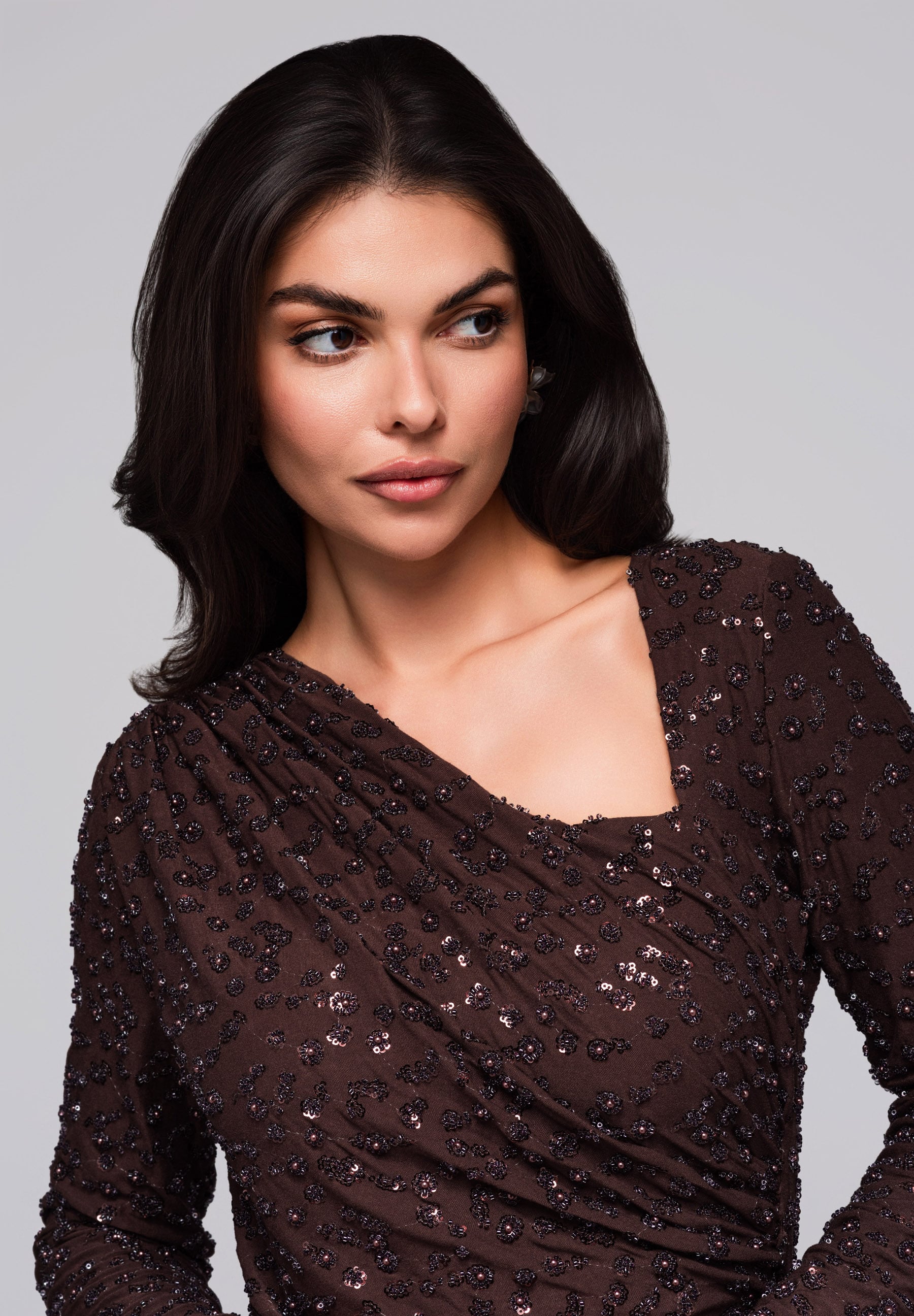 Braunes verziertes Midi-Abendkleid — 2