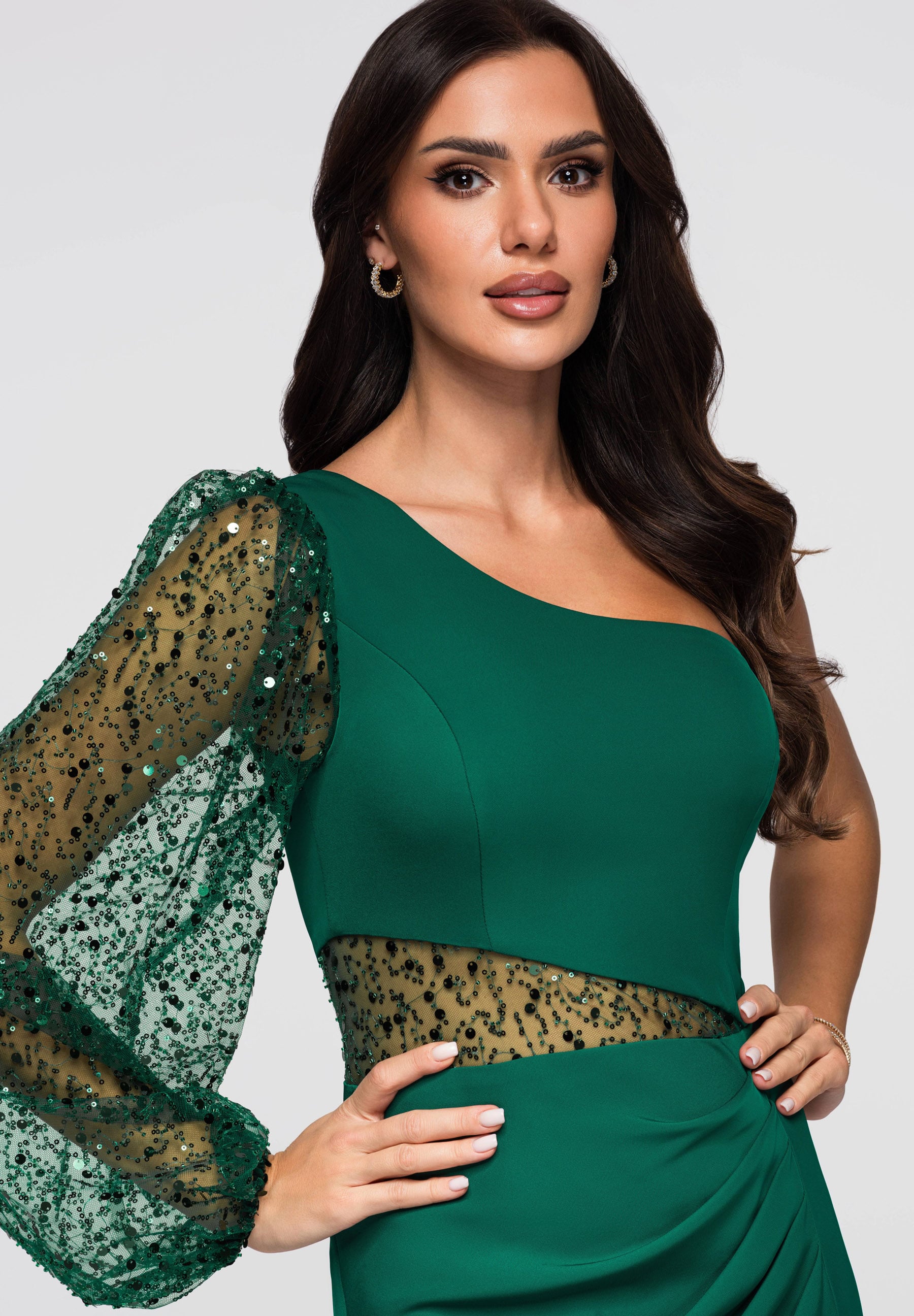 Flaschengrünes Maxi-Abendkleid mit asymmetrischem Ausschnitt — 2