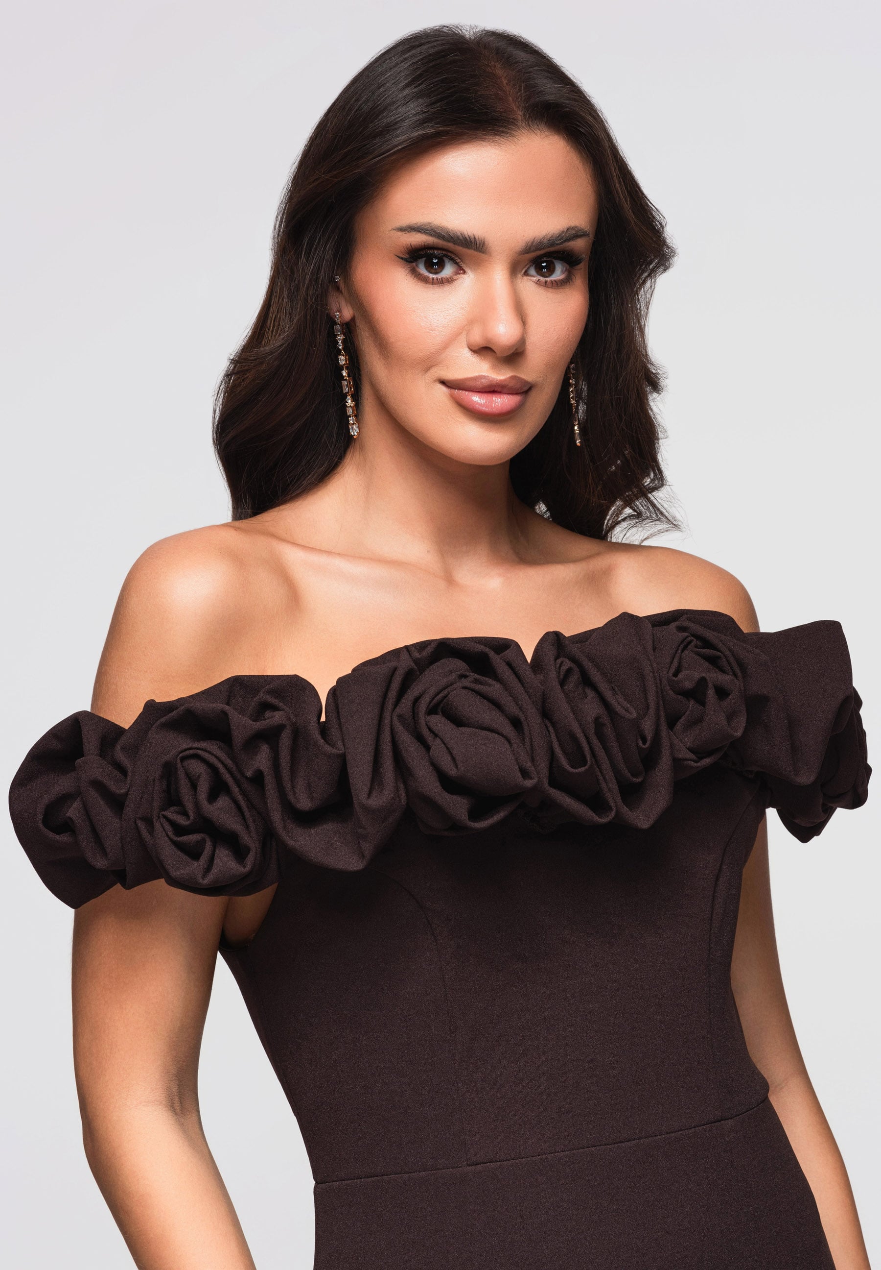 Braunes schulterfreies Maxi-Abendkleid — 4