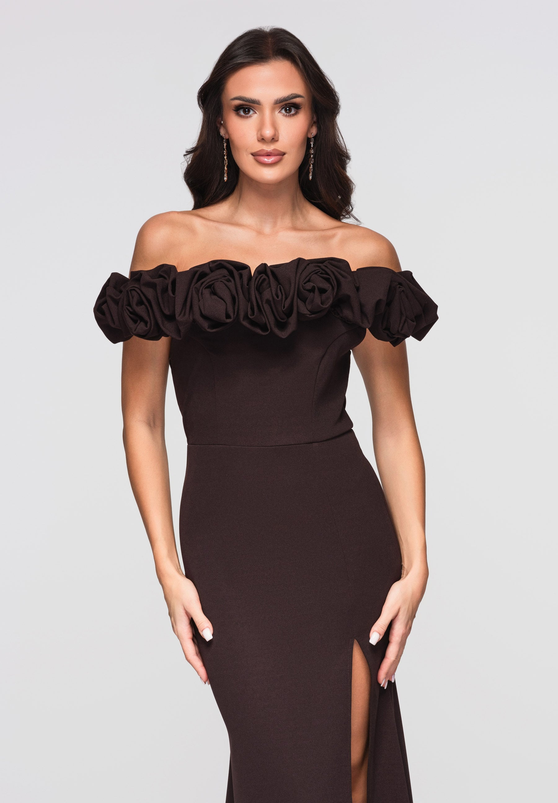 Braunes schulterfreies Maxi-Abendkleid — 5
