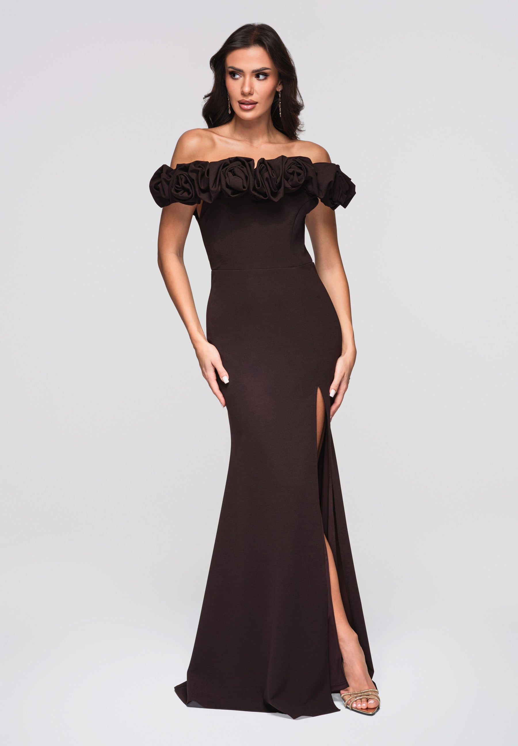 Braunes schulterfreies Maxi-Abendkleid — 6