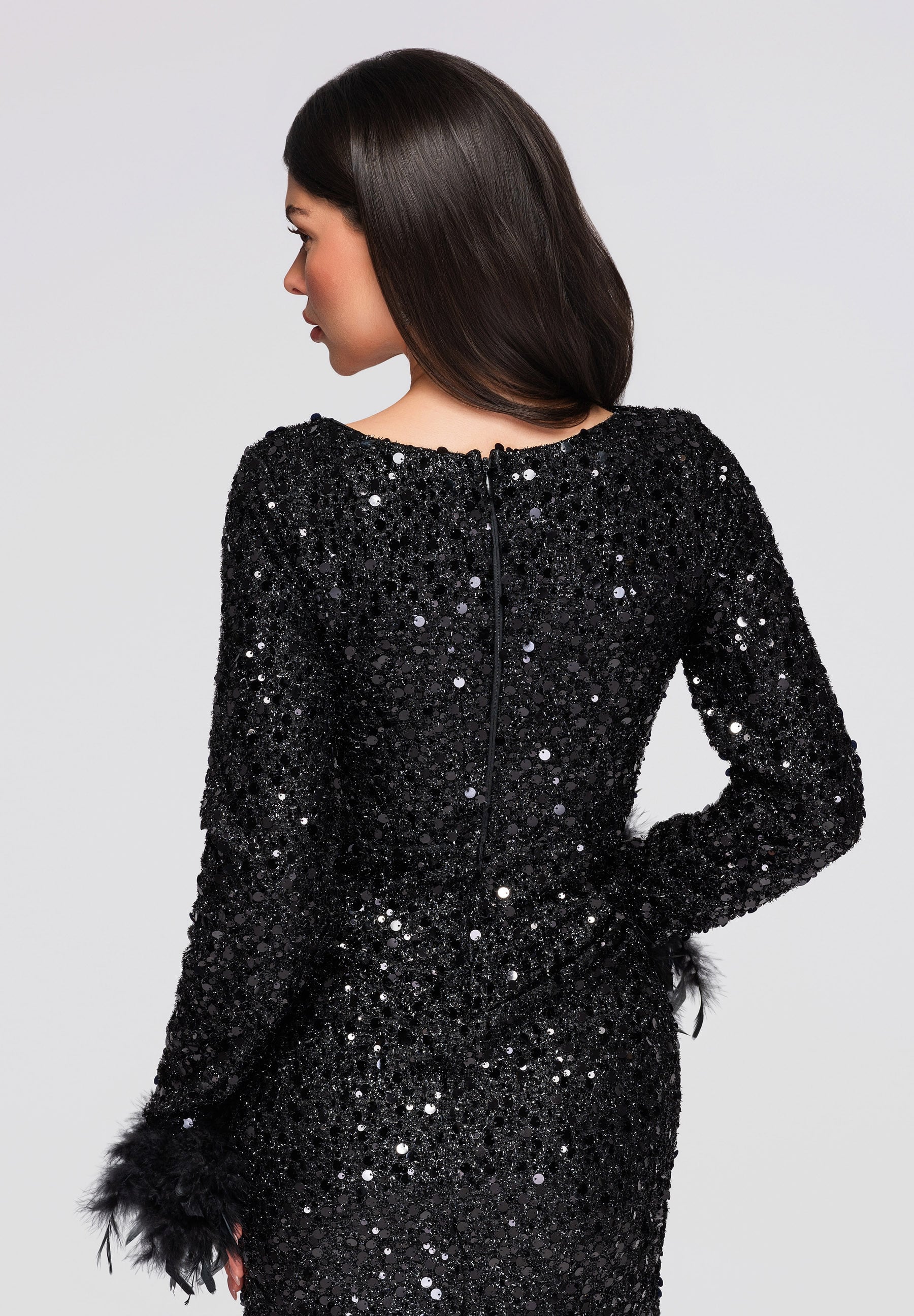 Schwarzes Mini-Abendkleid mit Pailletten und tiefem Ausschnitt — 6