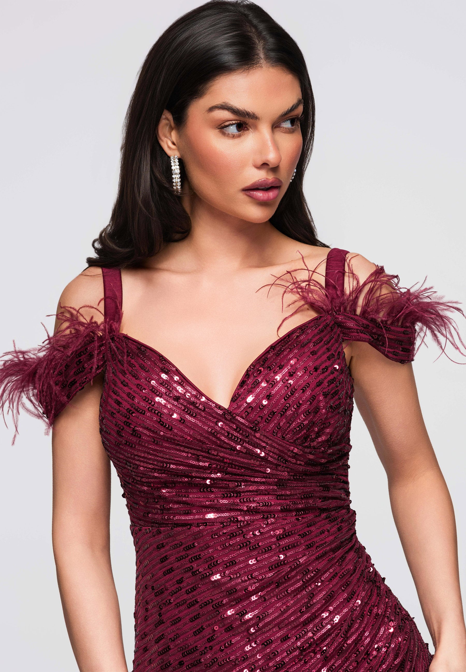 Bordeauxfarbenes Maxi-Abendkleid mit Pailletten — 2