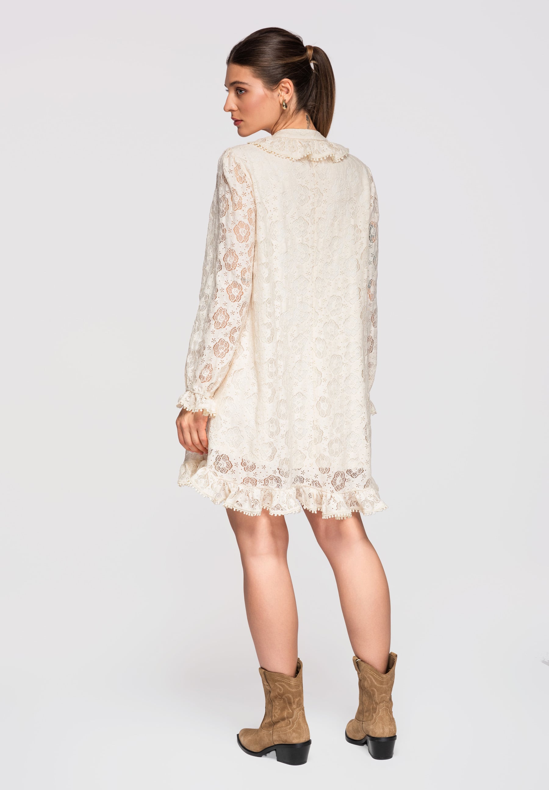 Ecrufarbenes verziertes Mini-Abendkleid mit langen Ärmeln — 7