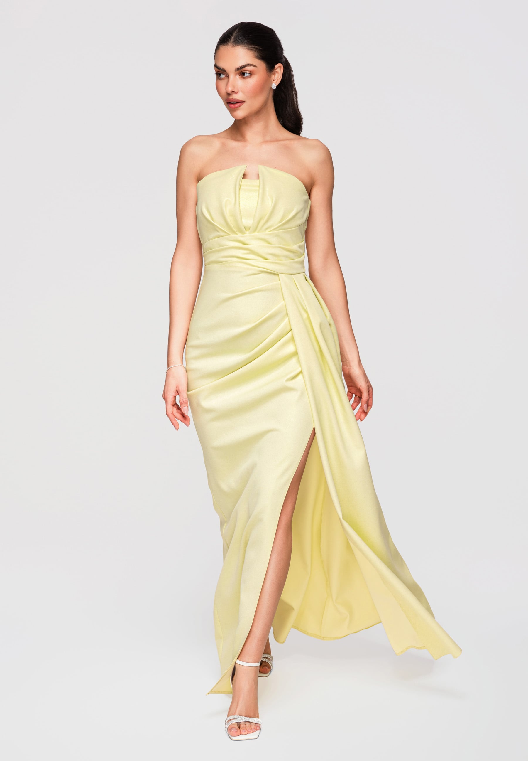 Gelbes glänzendes Maxi-Abendkleid — 2