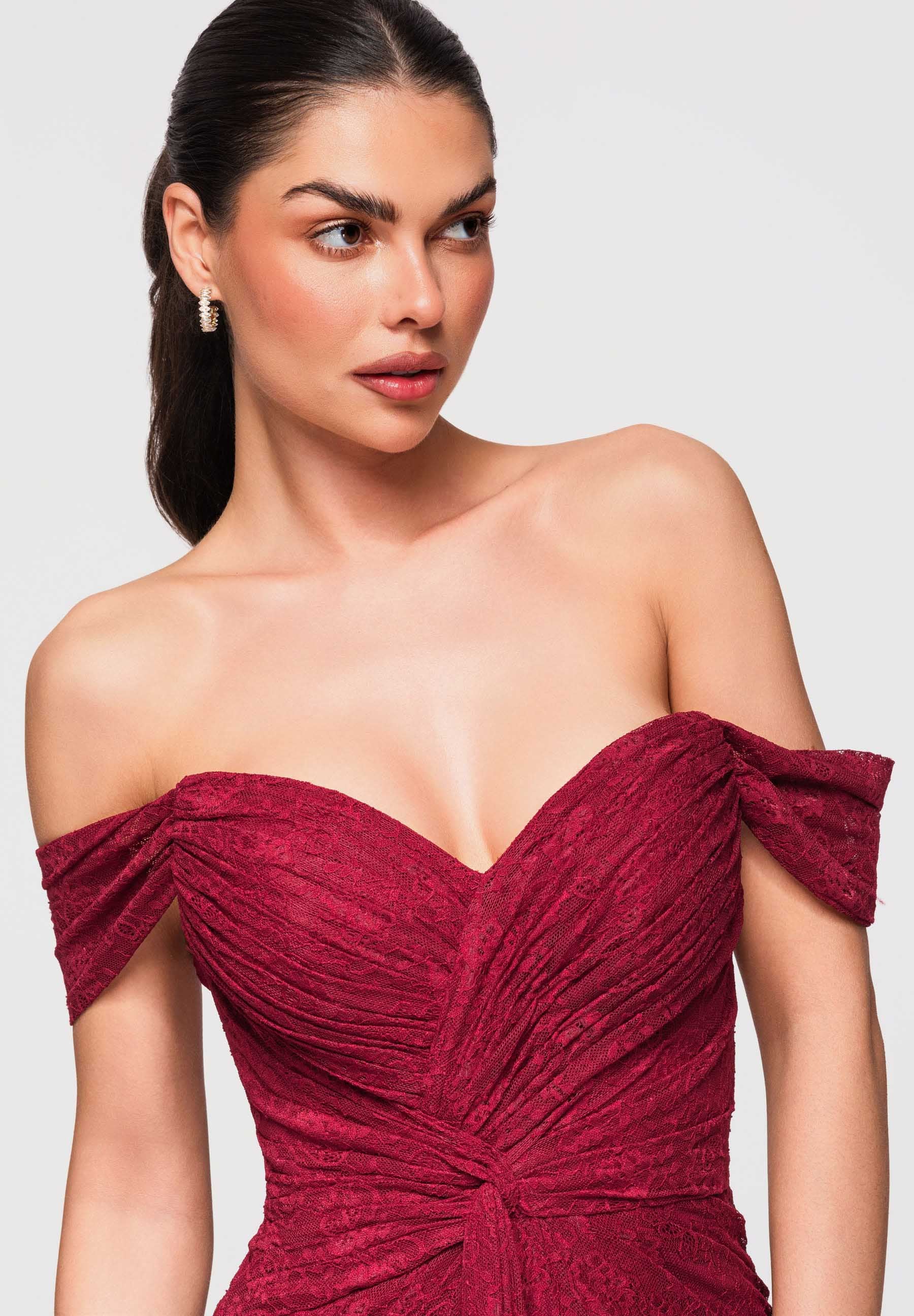 Dunkelrotes Maxi-Abendkleid mit Korsage — 2