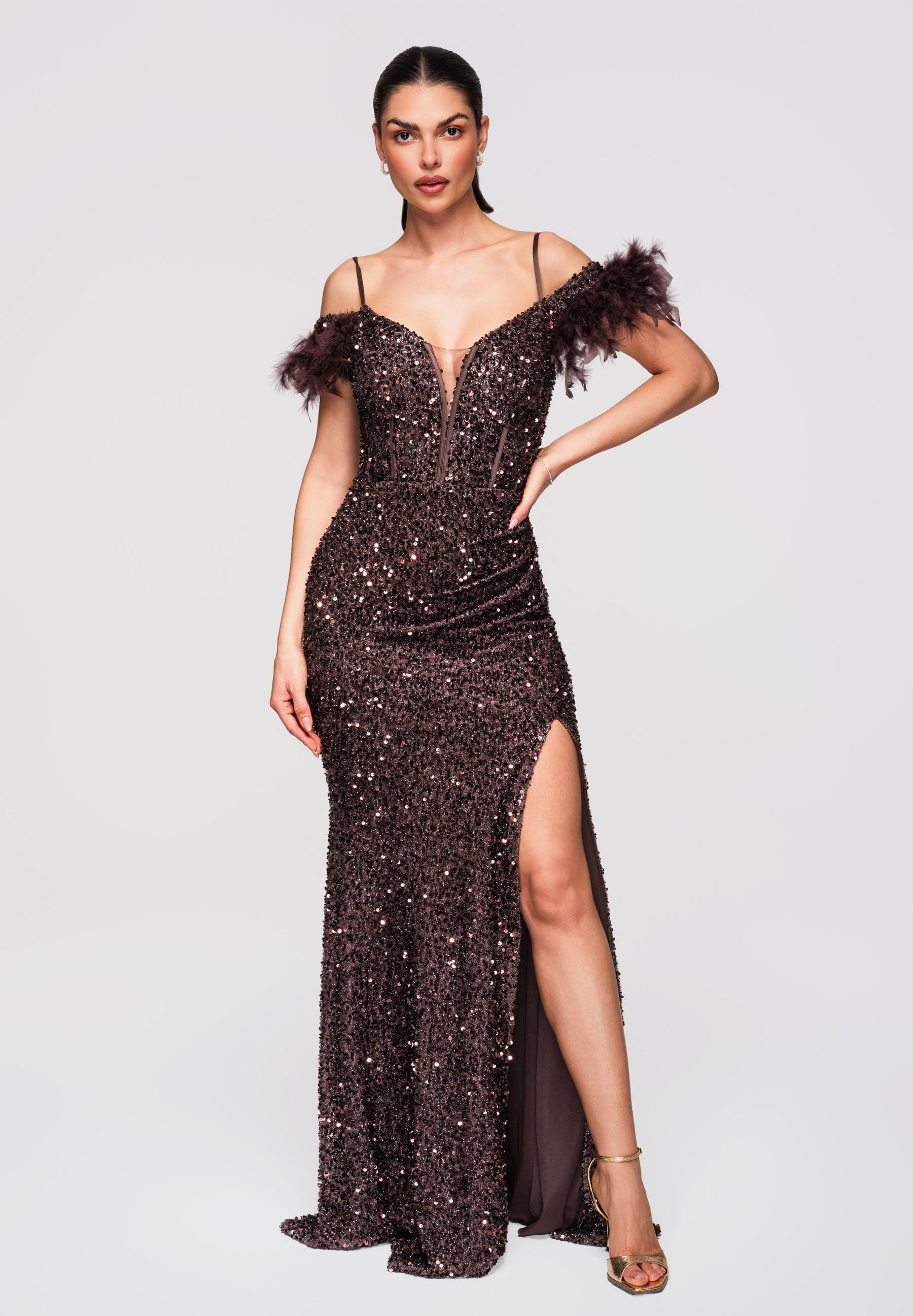 Braunes Maxi-Abendkleid mit Pailletten — 2