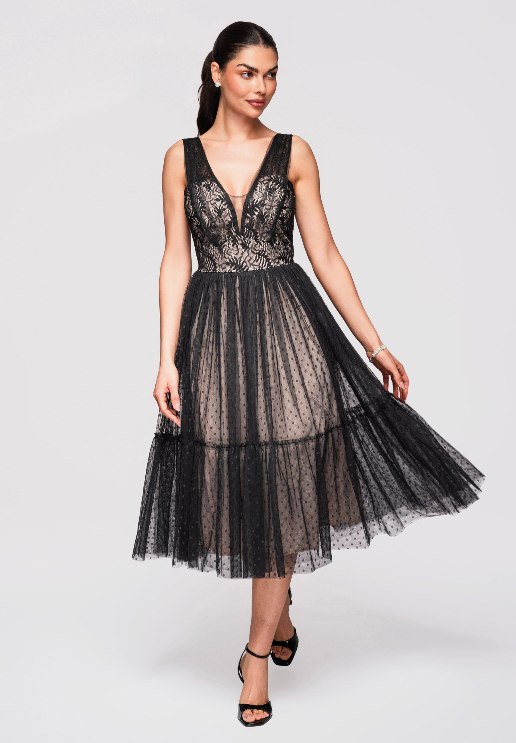 Schwarzes Midi-Abendkleid aus Spitze — 2