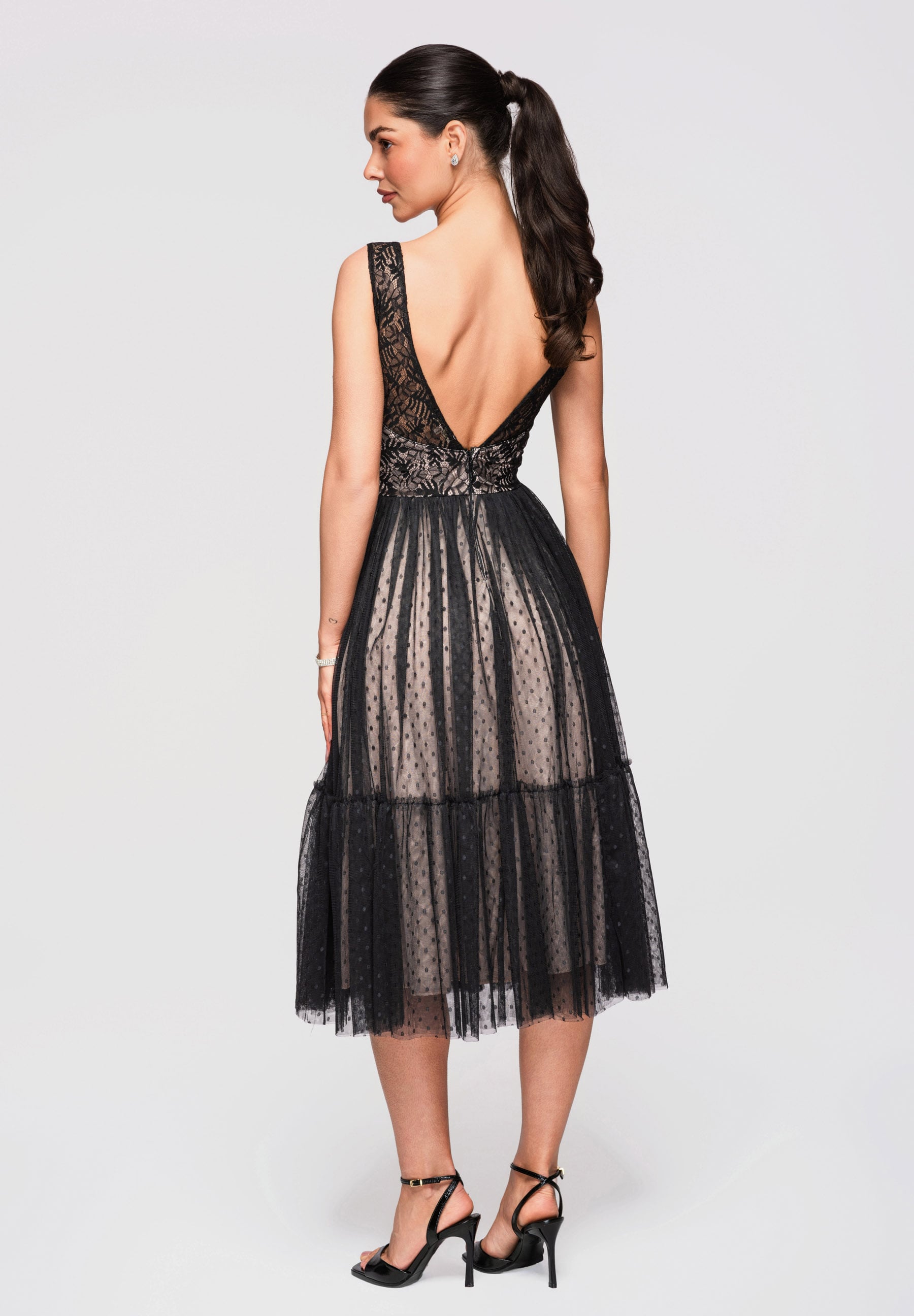 Schwarzes Midi-Abendkleid aus Spitze — 3