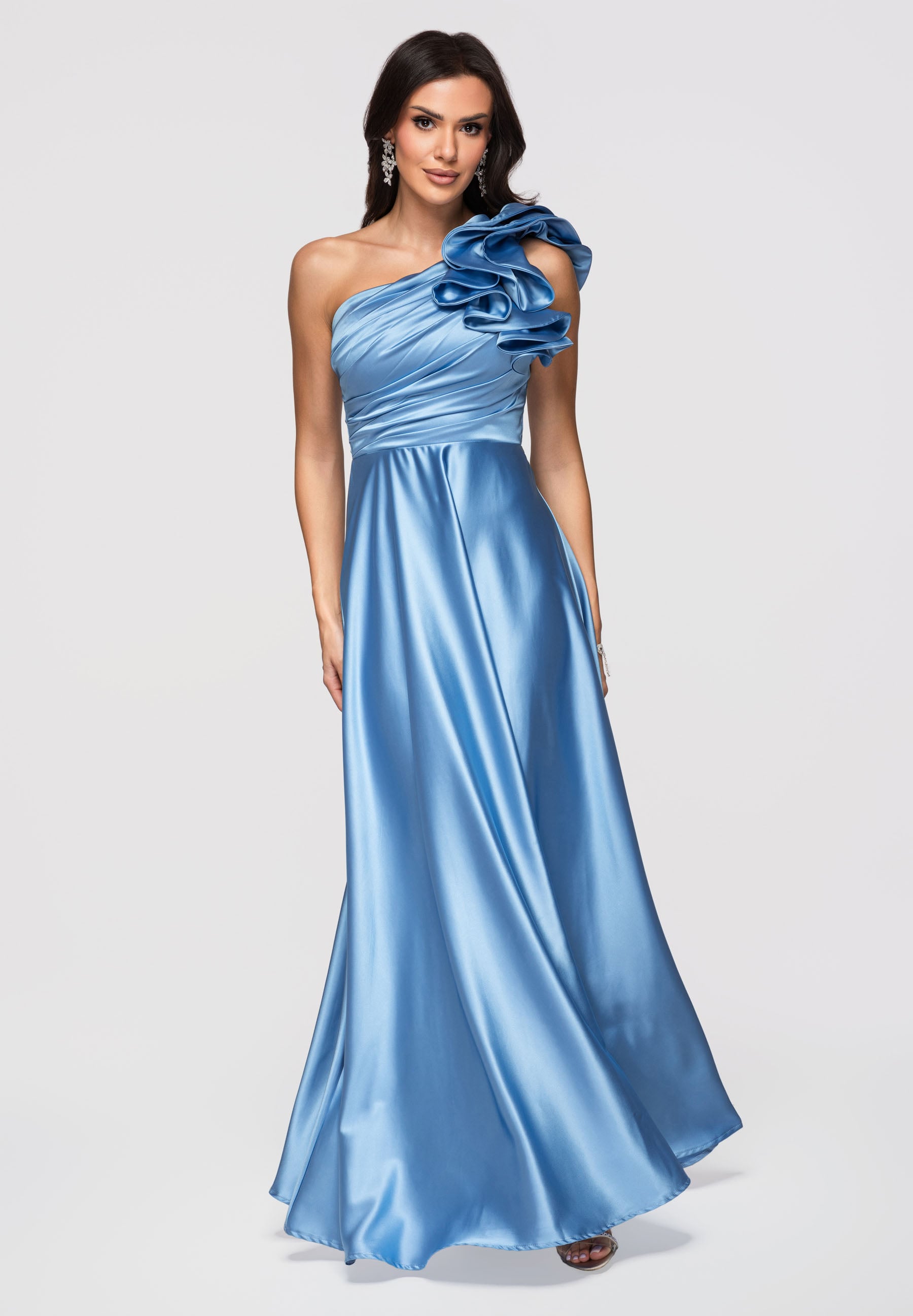 Blaues Maxi-Abendkleid aus Satin — 2