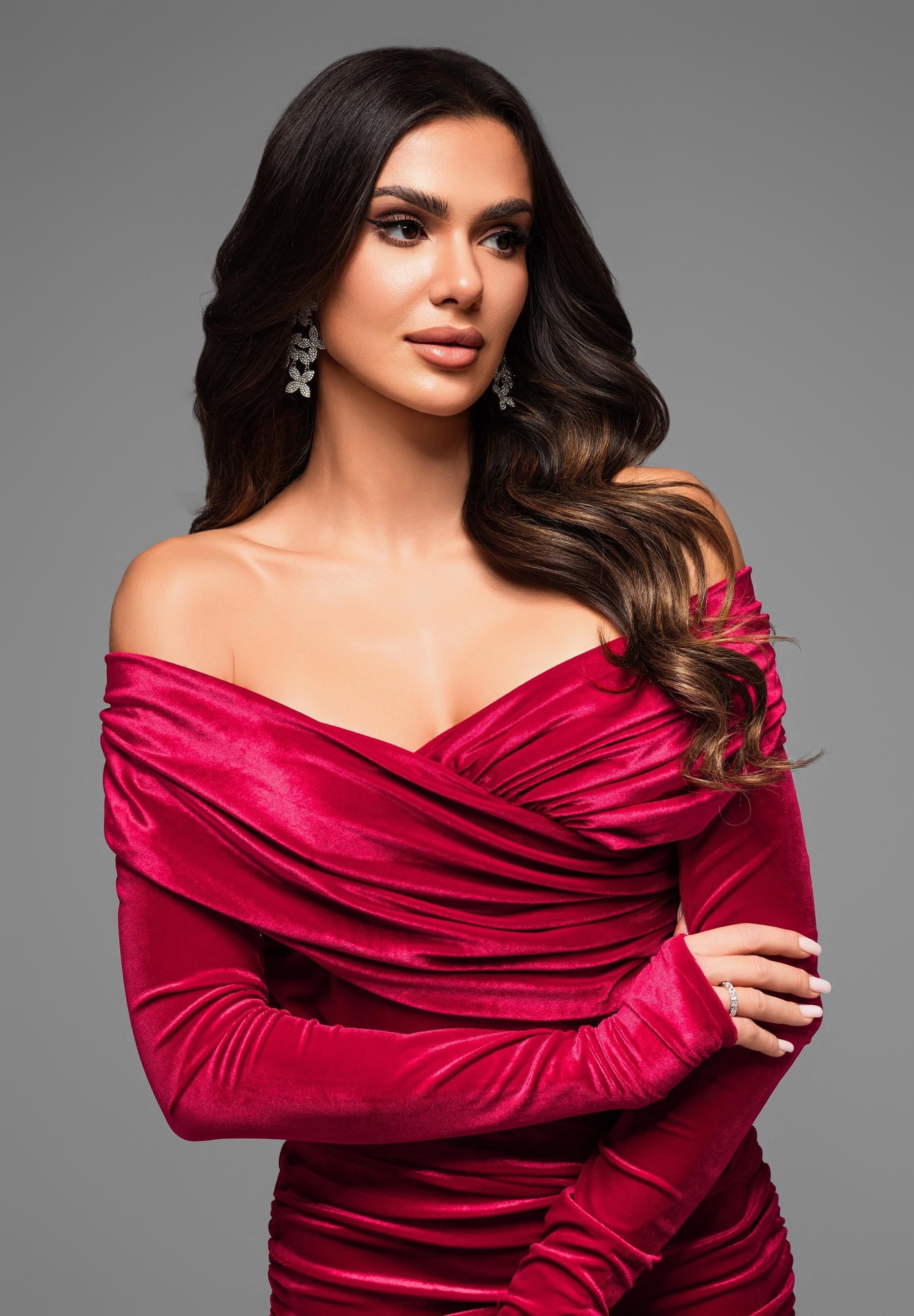Rotes Mini-Abendkleid aus Samt — 3