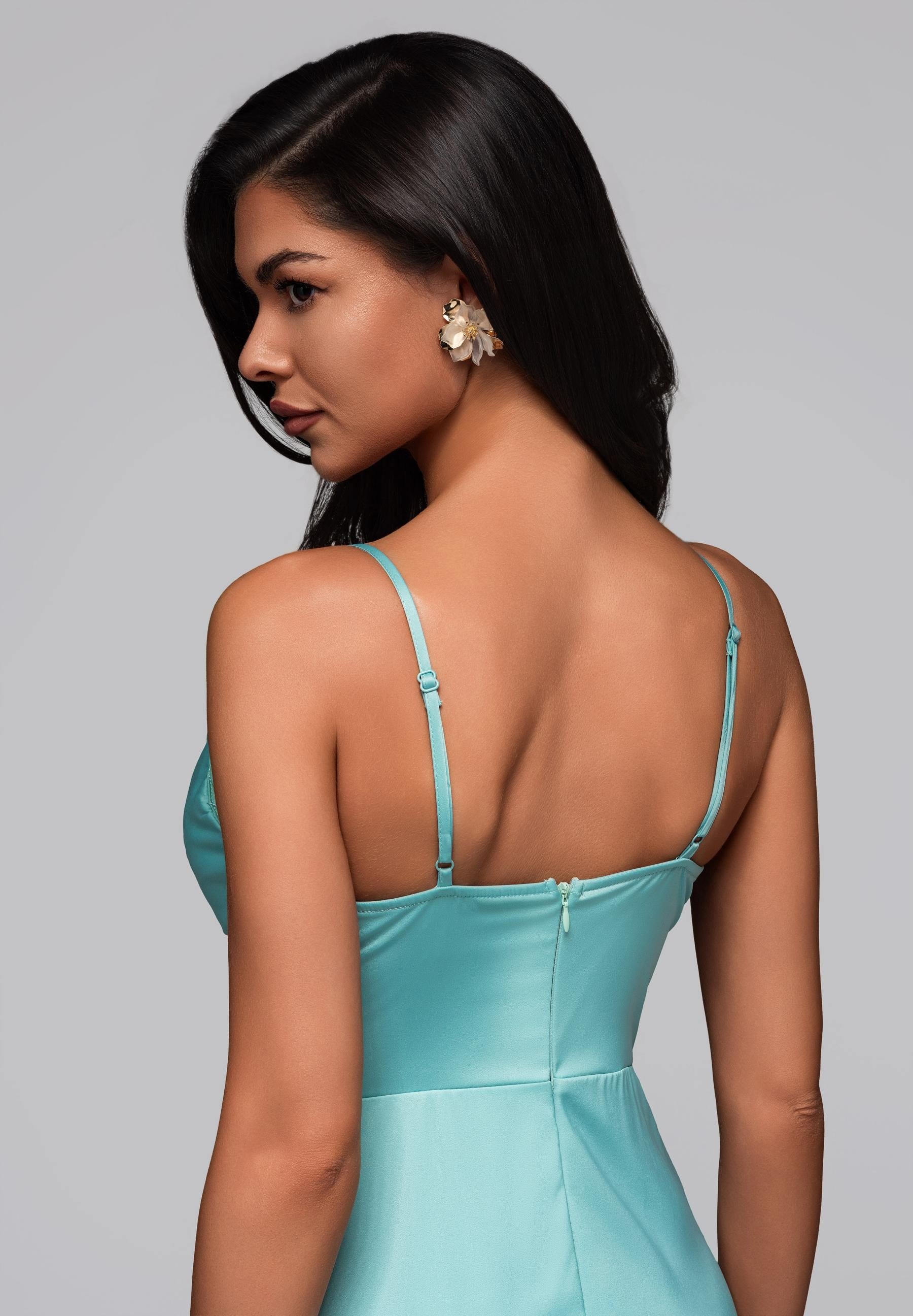 Mintfarbenes Maxi-Abendkleid mit tiefem Ausschnitt — 6