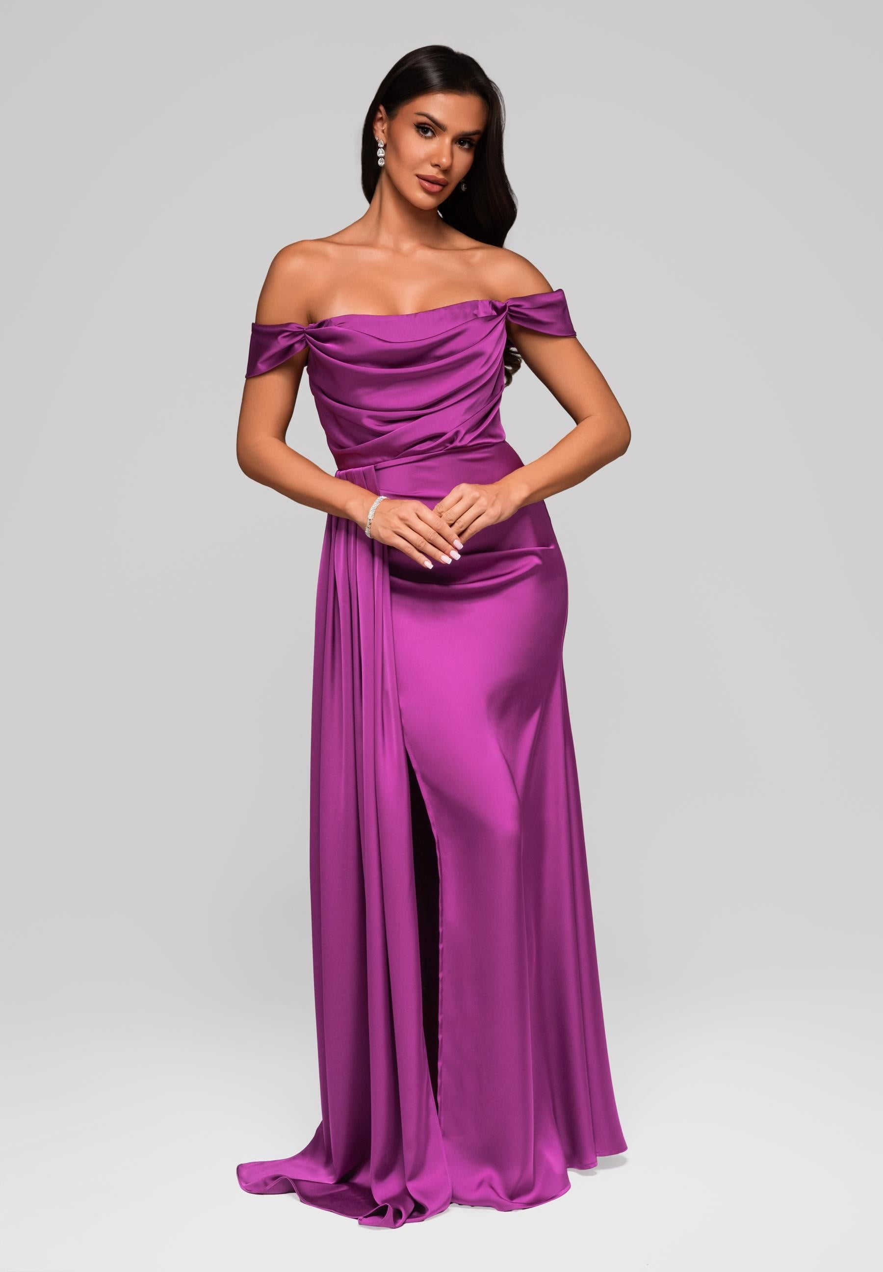 Violettes Maxi-Abendkleid aus Satin — 5