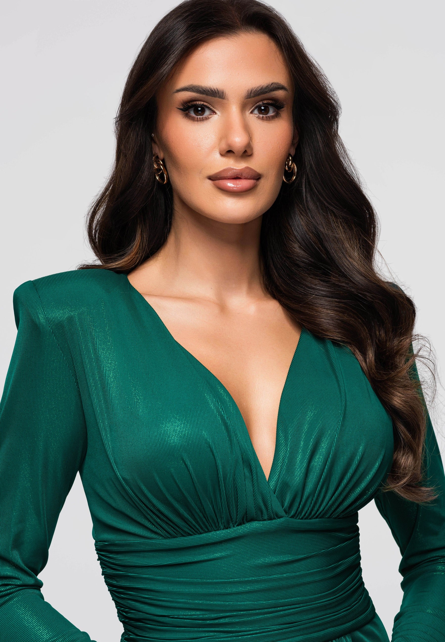 Grünes glänzendes Maxi-Abendkleid — 2