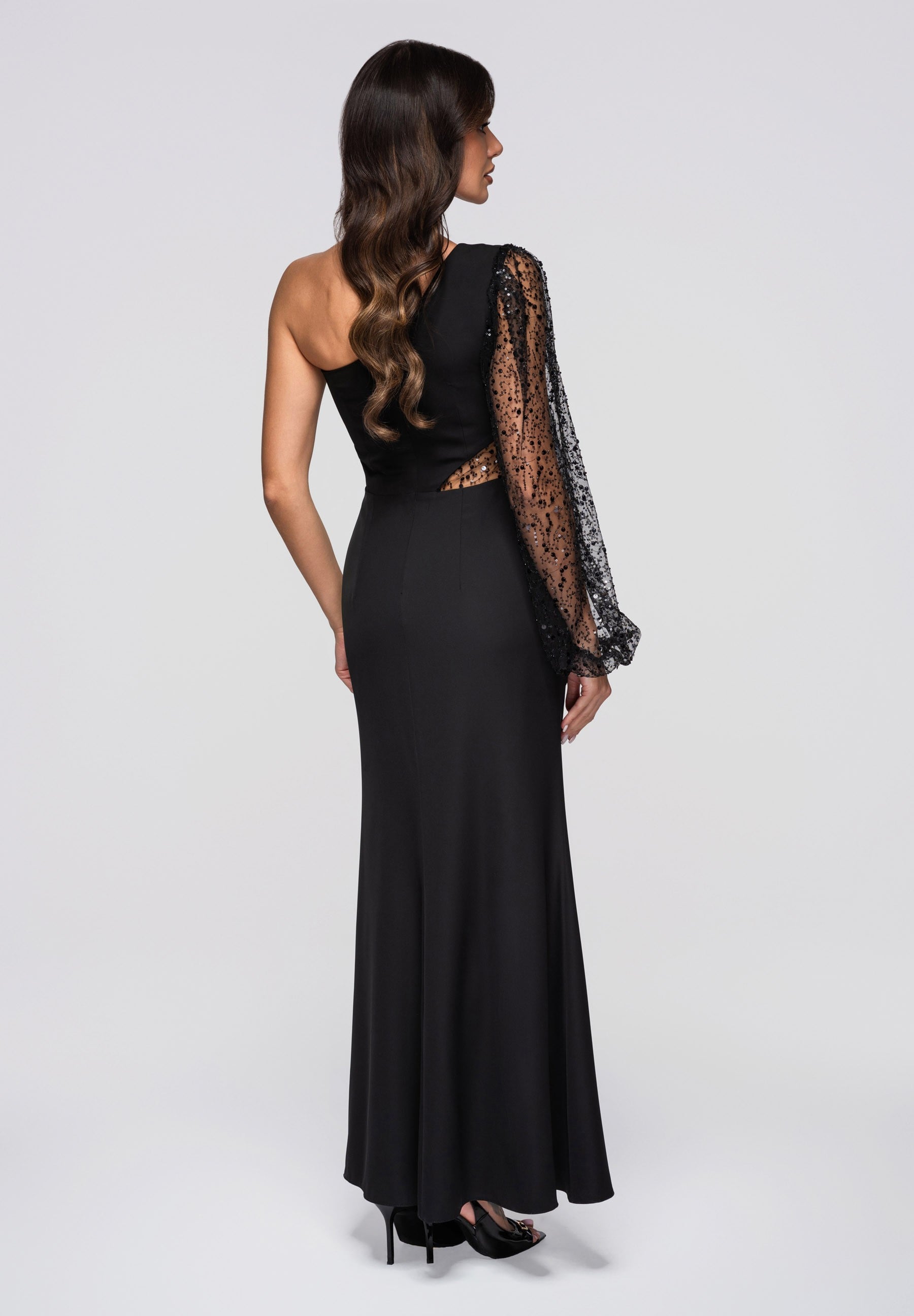 Schwarzes Maxi-Abendkleid mit asymmetrischem Ausschnitt — 7