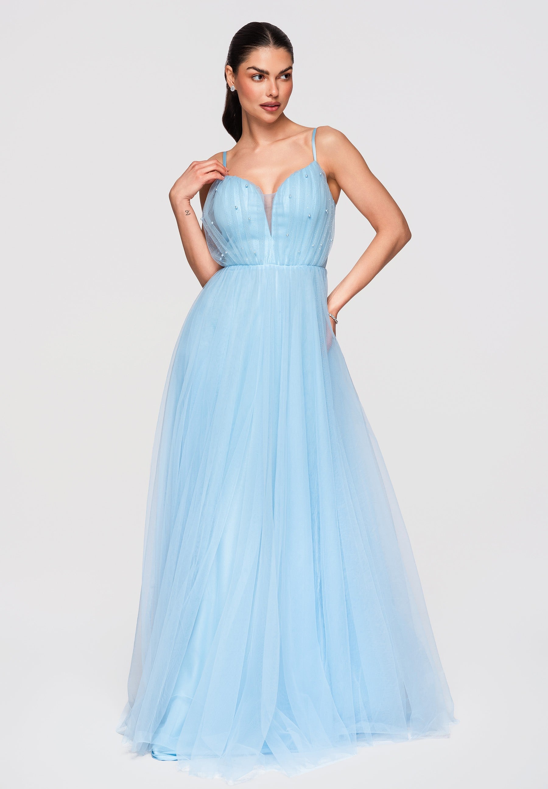Blaues Maxi-Abendkleid aus Tüll — 2