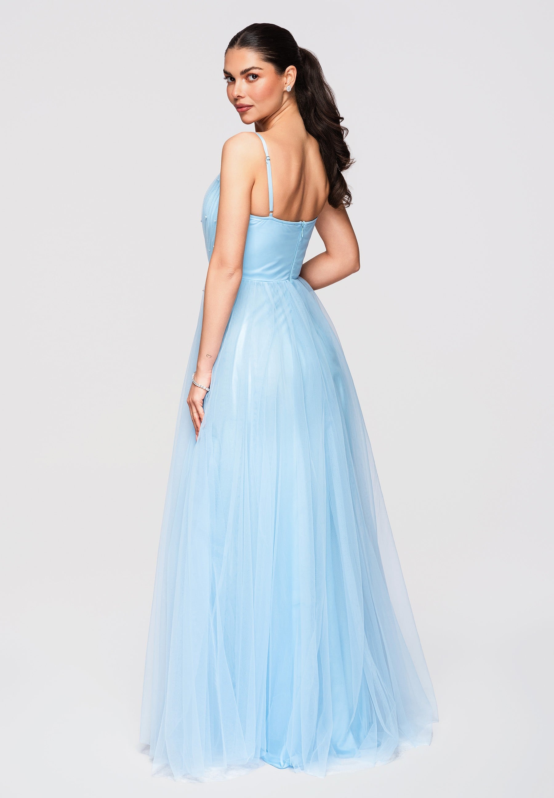Blaues Maxi-Abendkleid aus Tüll — 3
