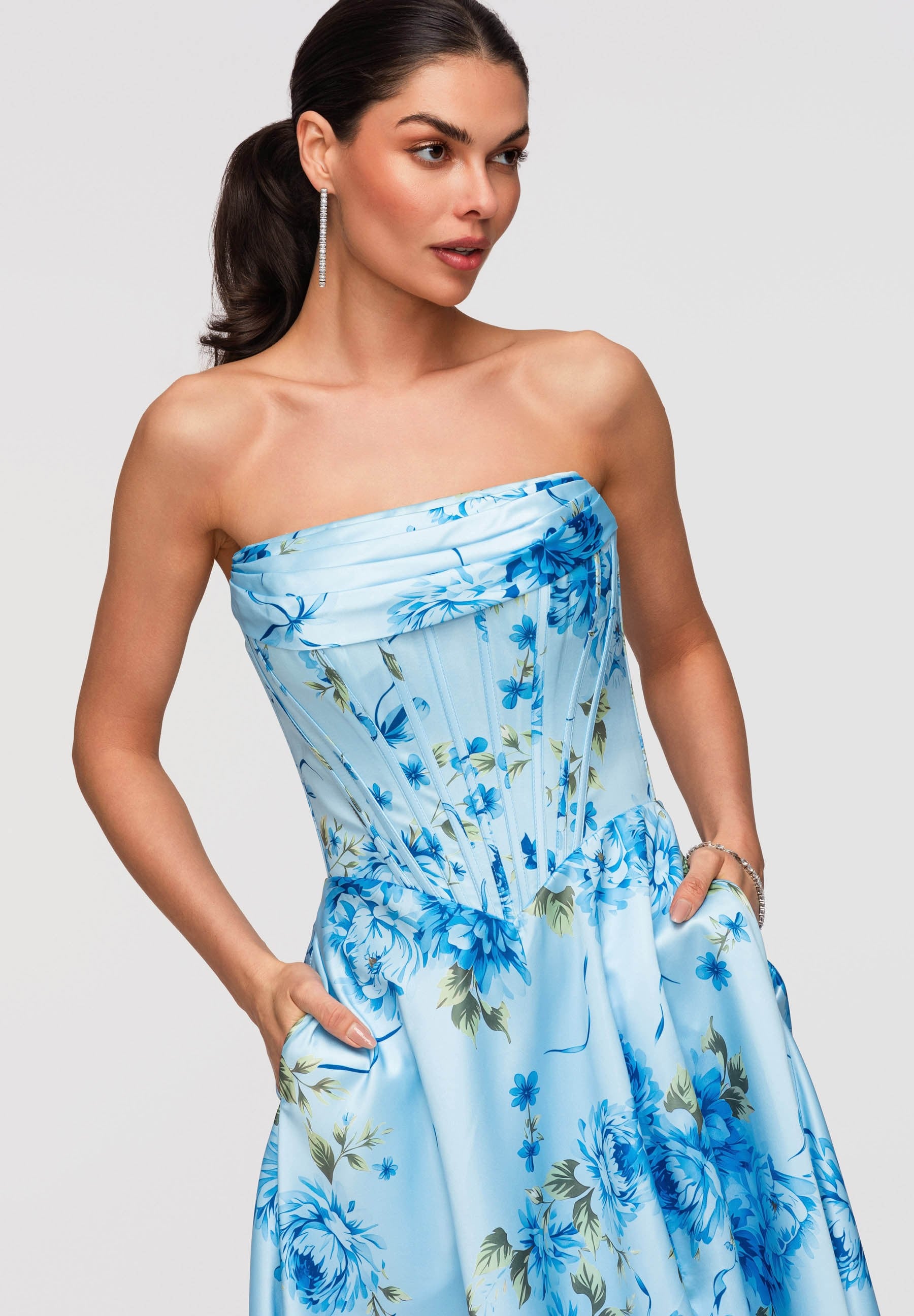Blaues Maxi-Abendkleid mit Print — 2