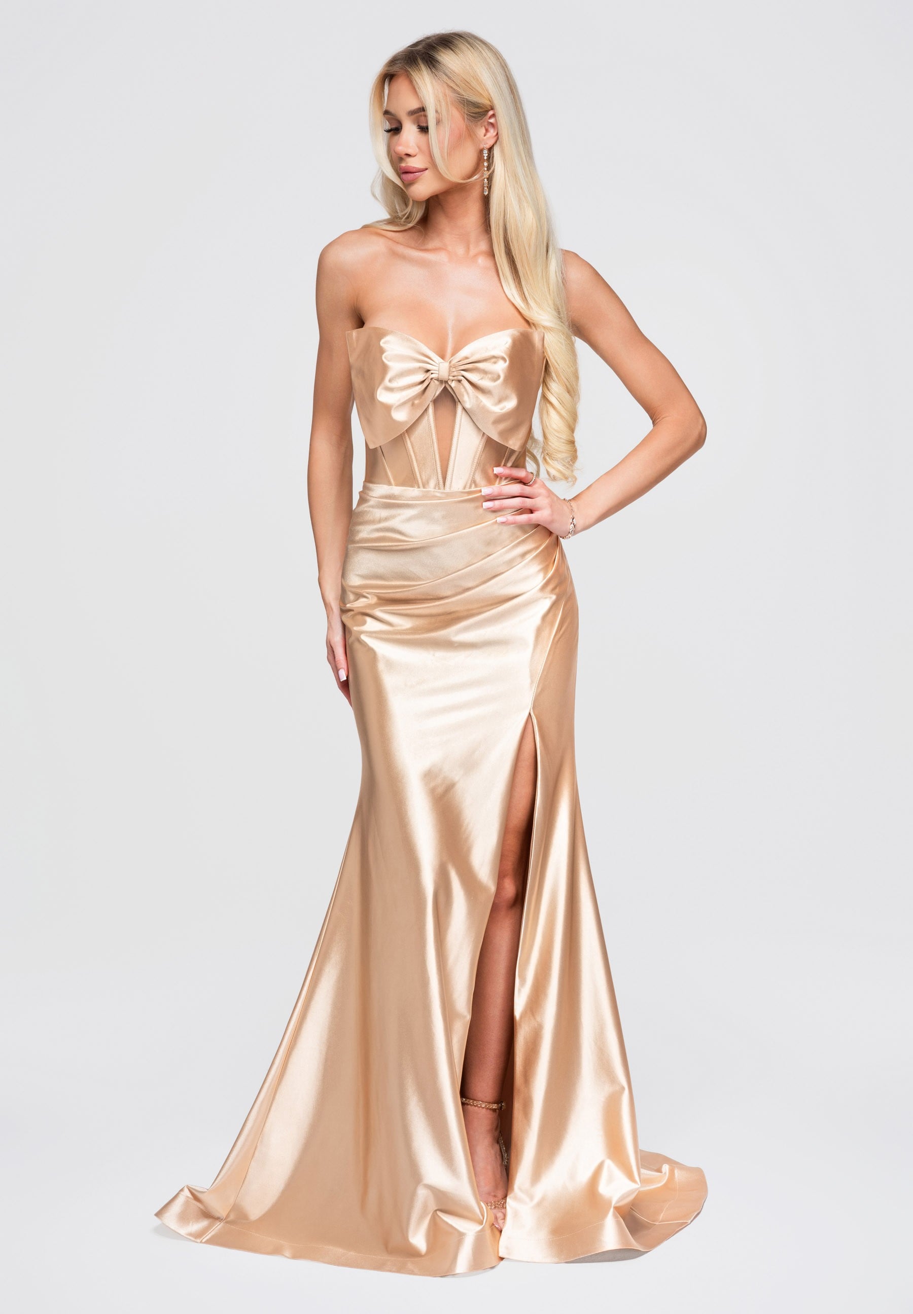 Evening dress gold — 1